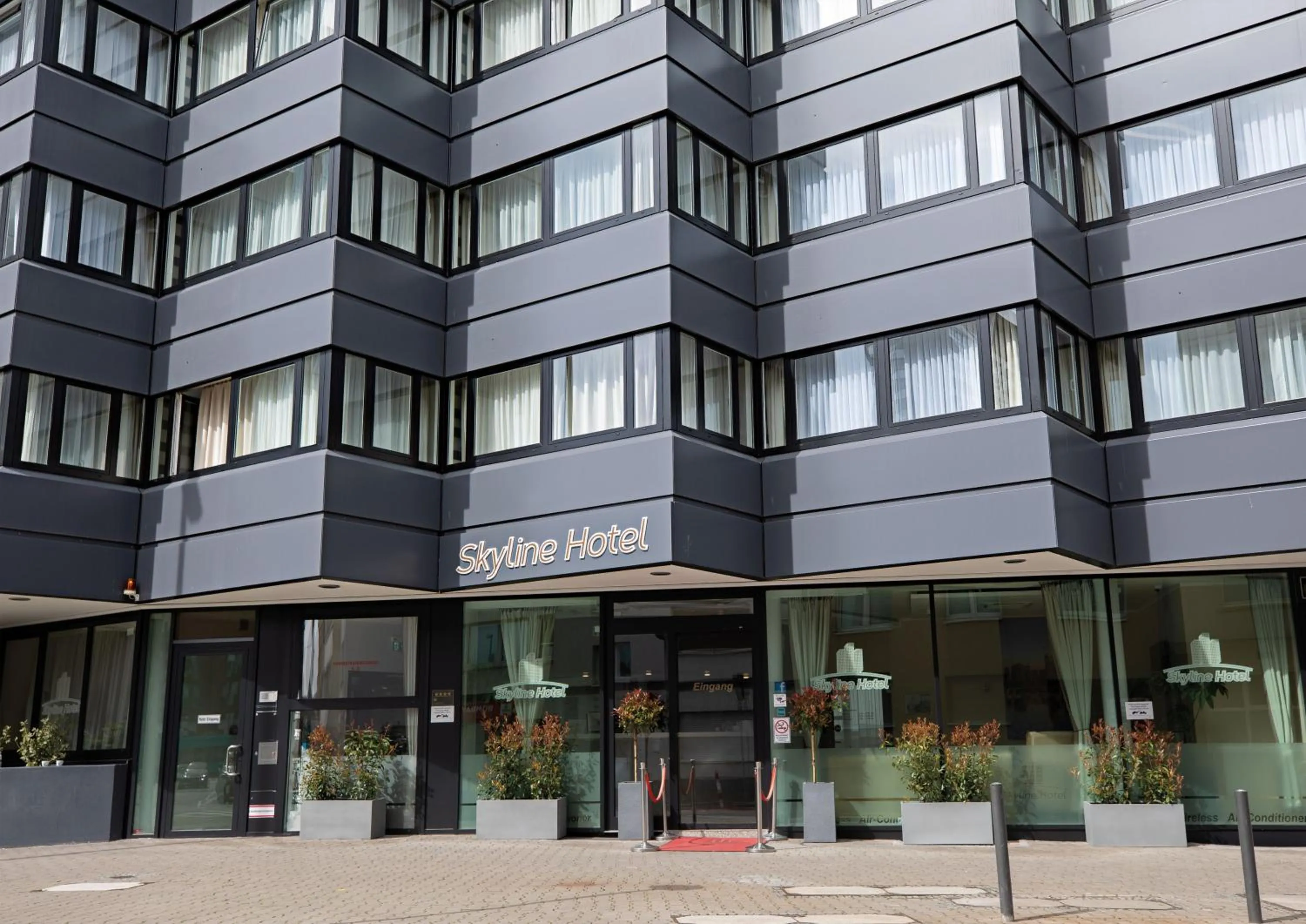 Facade/entrance in Skyline Hotel City Frankfurt