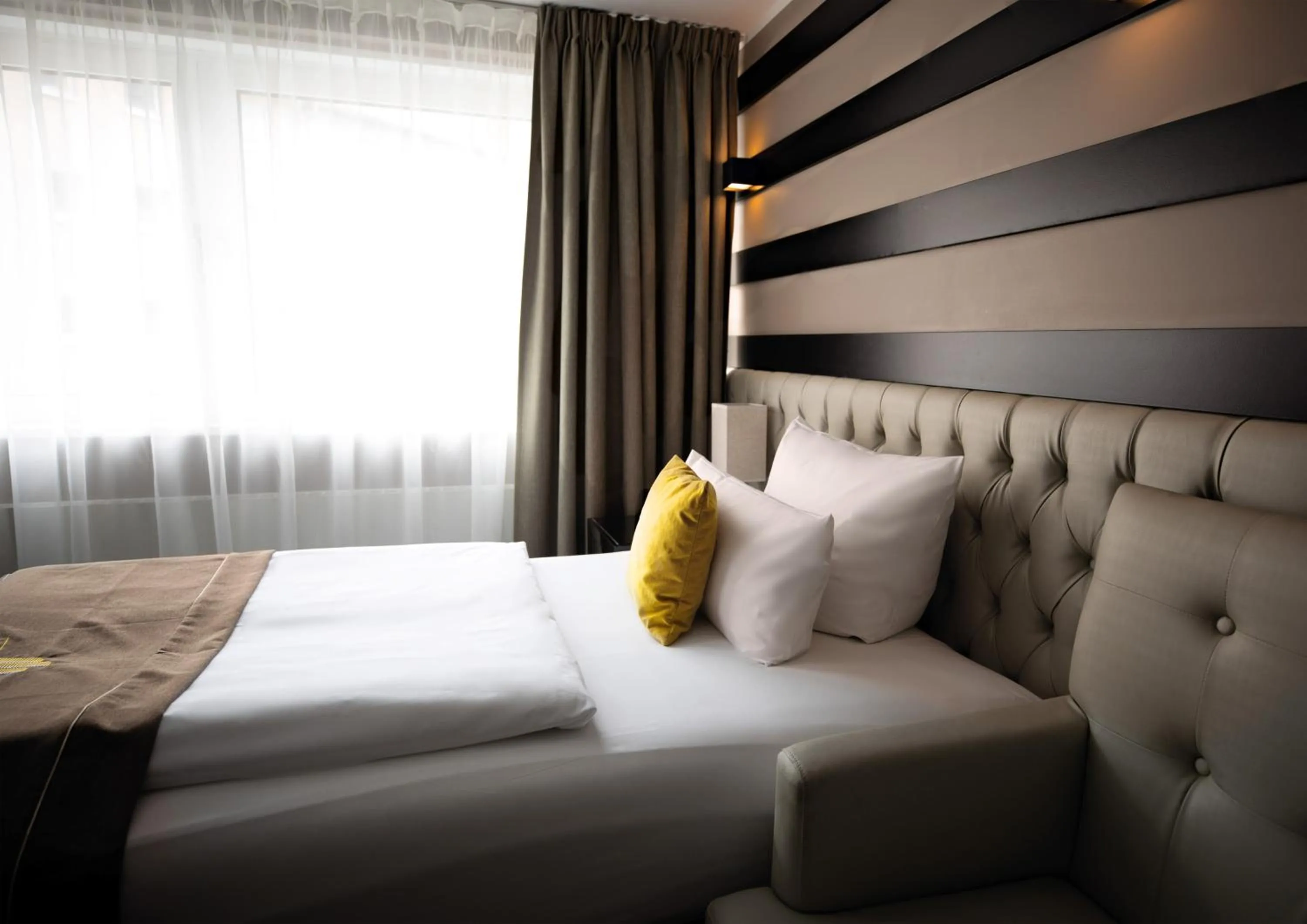 Bed in Skyline Hotel City Frankfurt