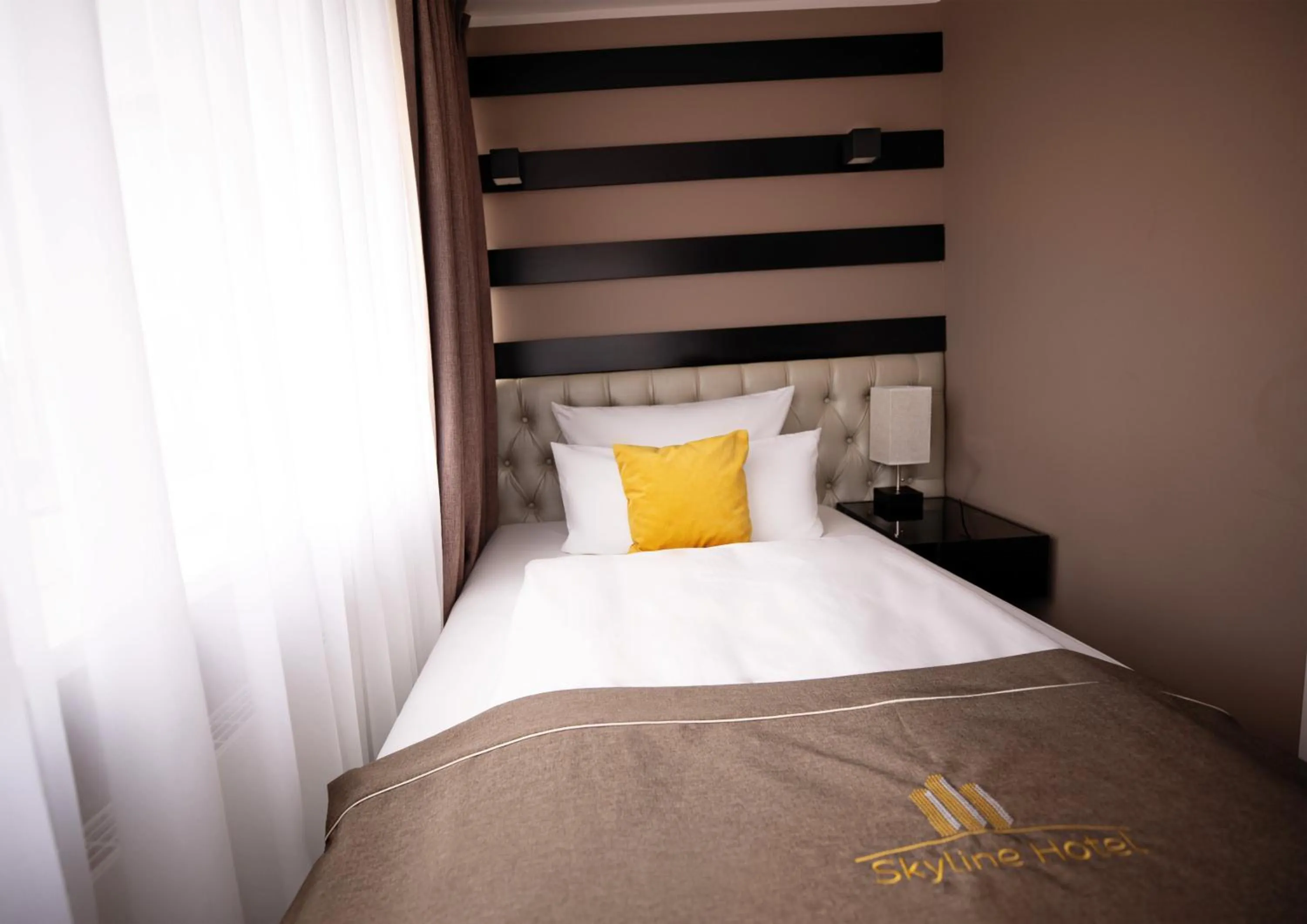 Bed in Skyline Hotel City Frankfurt