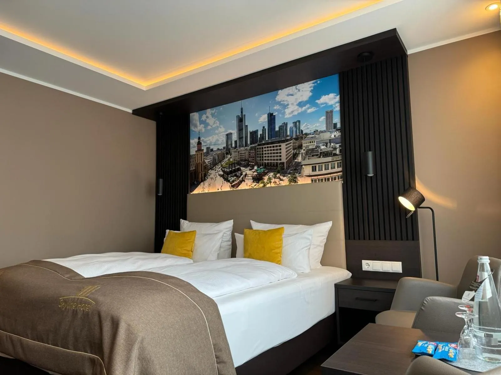 Bed in Skyline Hotel City Frankfurt