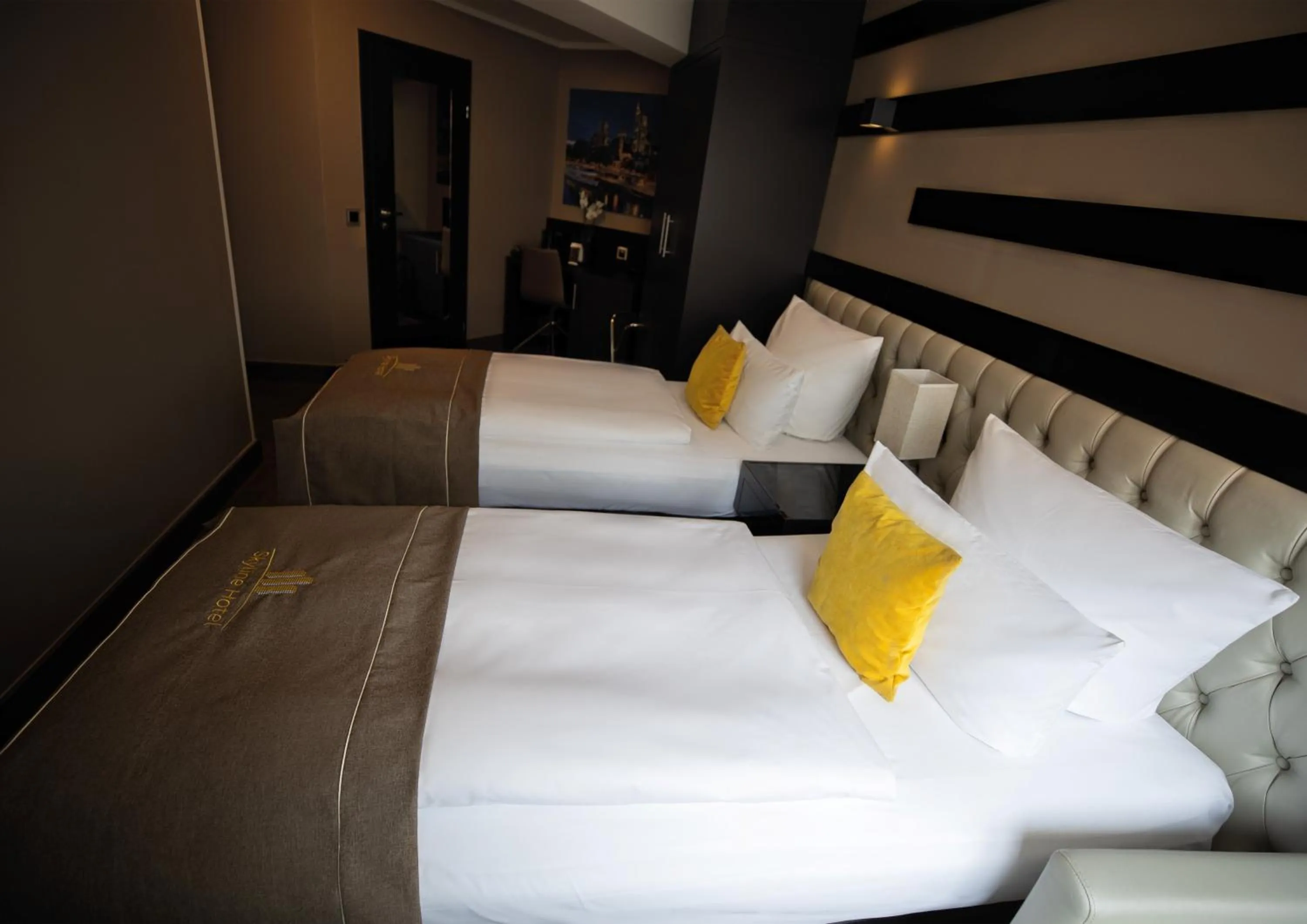 Bed in Skyline Hotel City Frankfurt