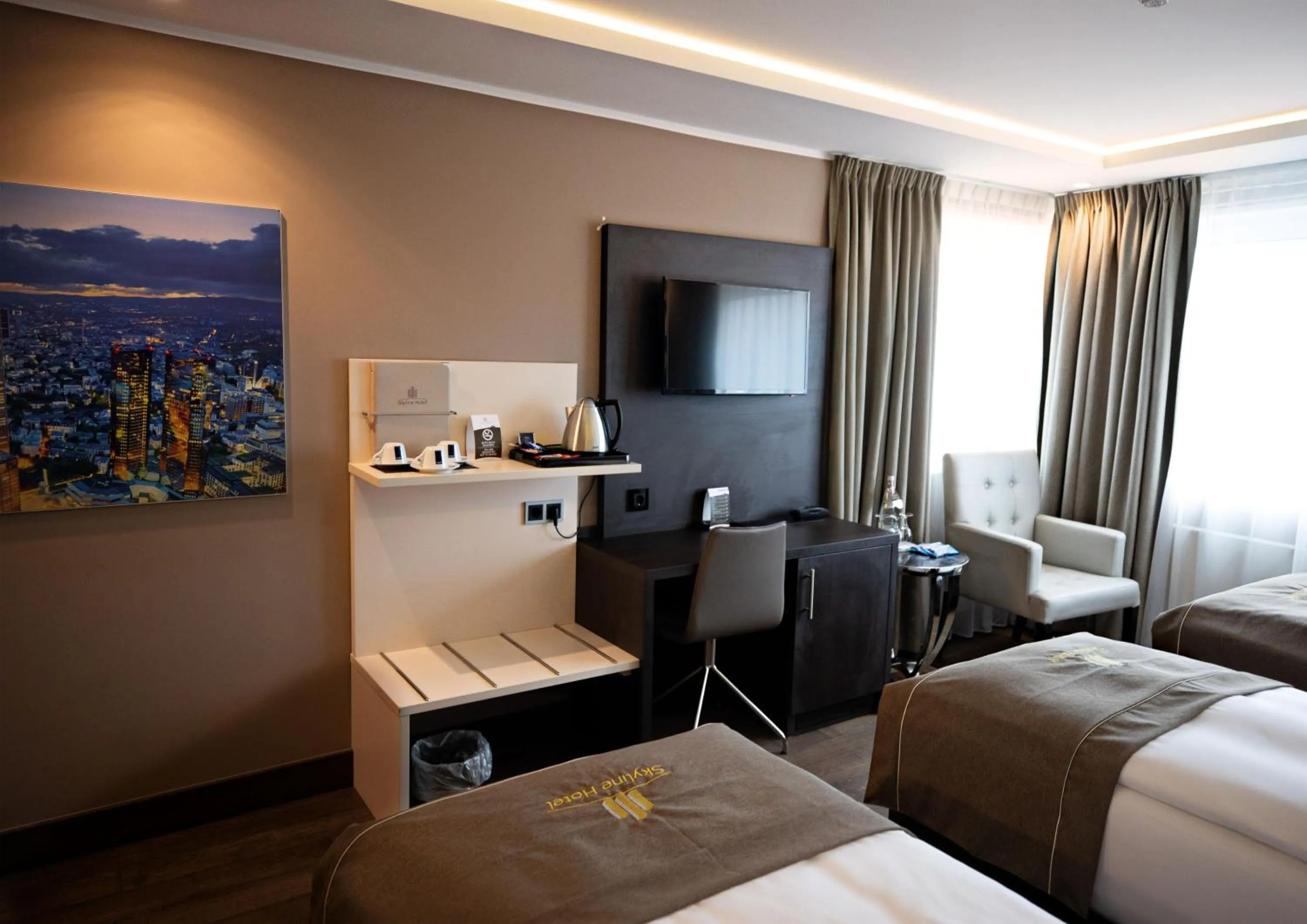 Photo of the whole room, Bed in Skyline Hotel City Frankfurt