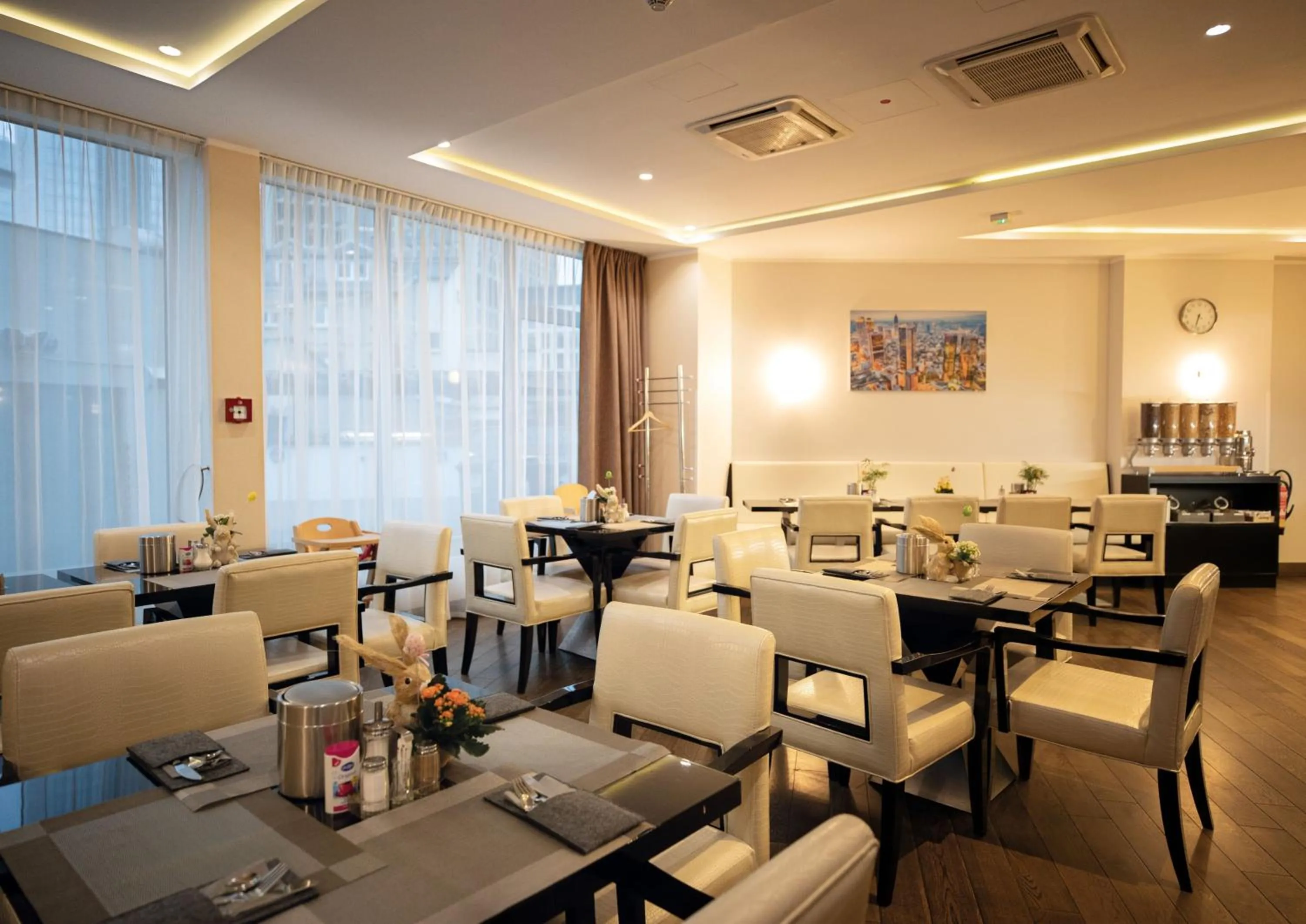 Restaurant/places to eat in Skyline Hotel City Frankfurt
