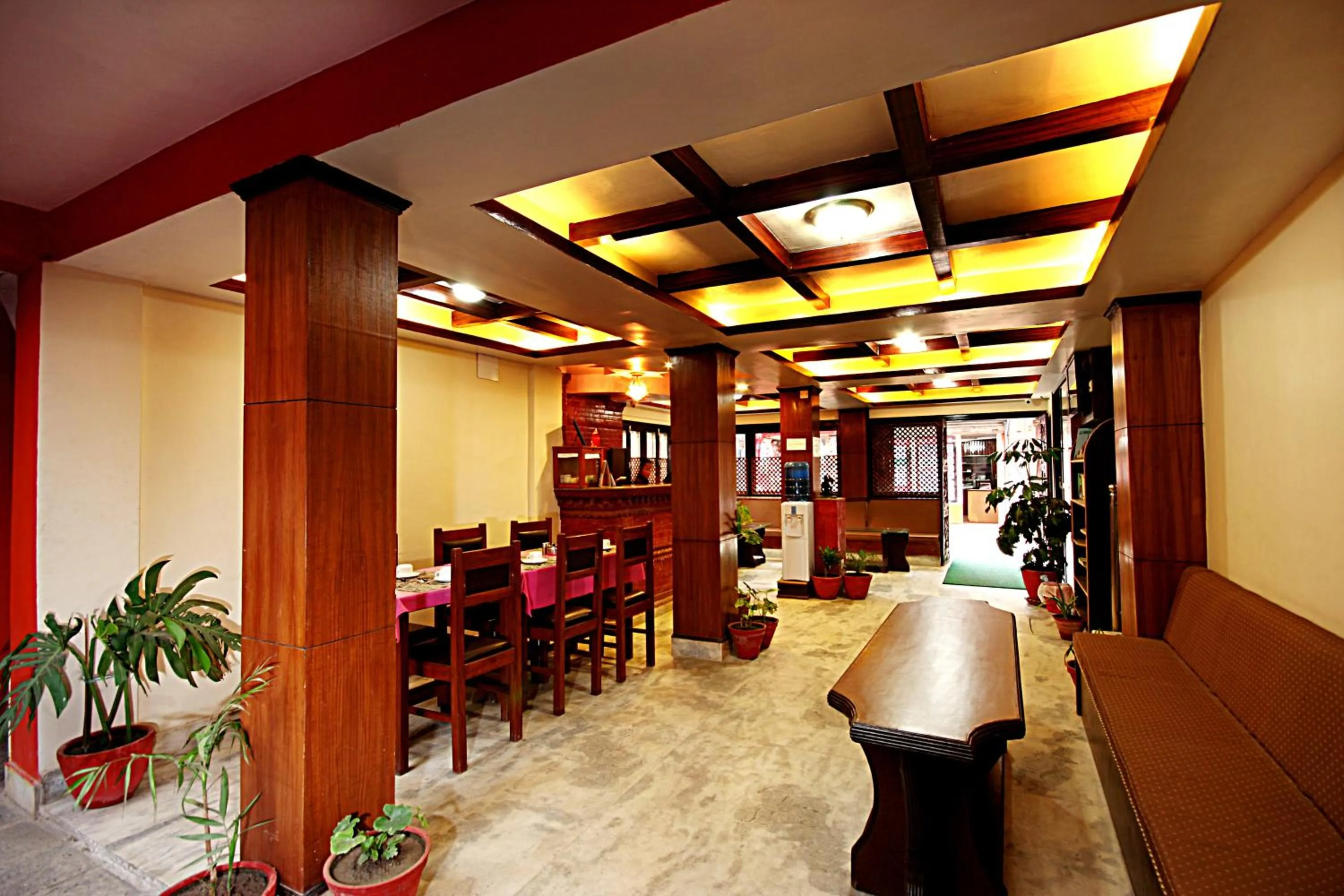 Restaurant/places to eat in Hotel Bubo Himalaya