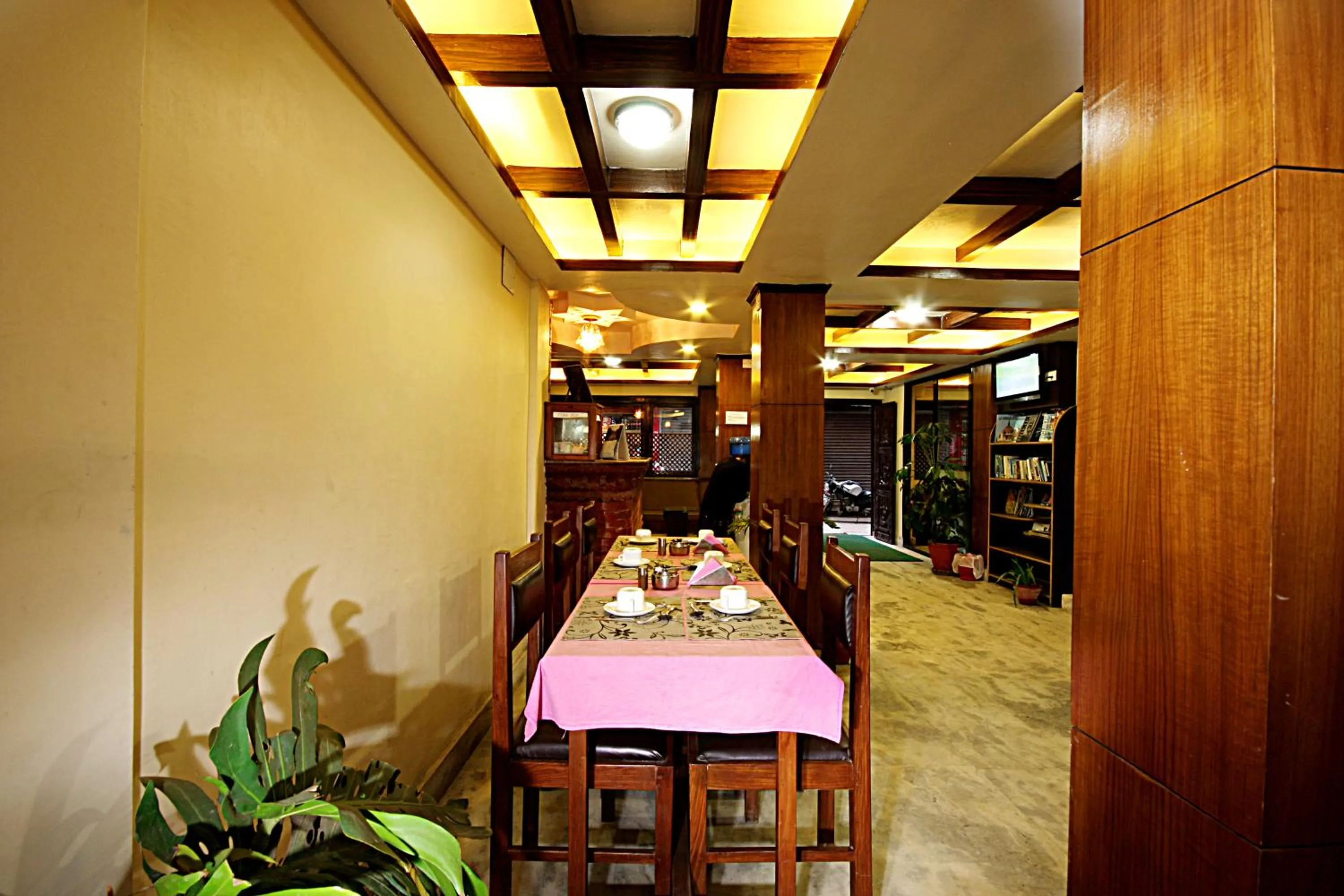 Restaurant/places to eat in Hotel Bubo Himalaya
