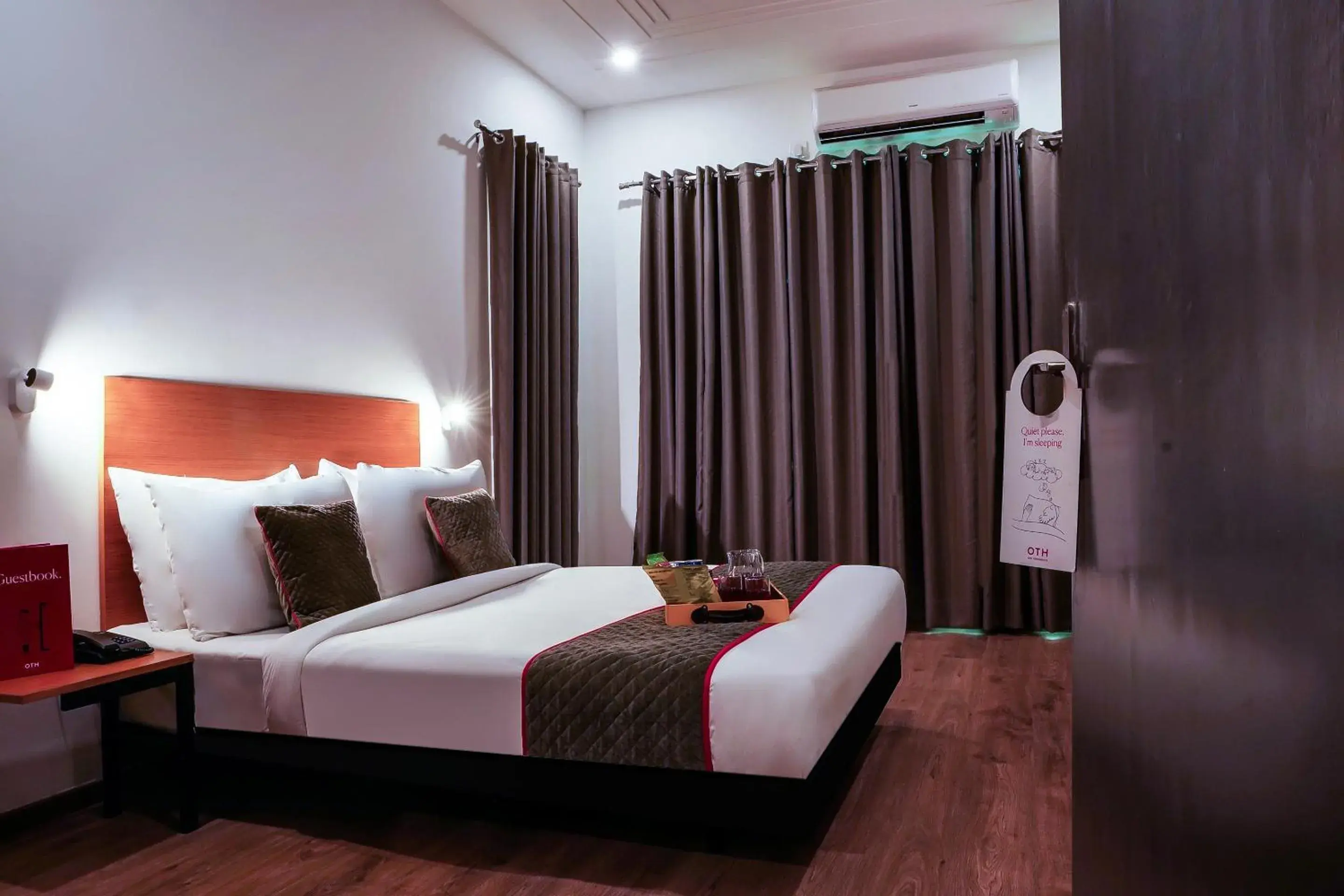 Standard Double Room - single occupancy in Super Townhouse Galleria Market Near Golf Course Road Standard Double Room - single occupancy in Super Townhouse Galleria Market Near Golf Course Road