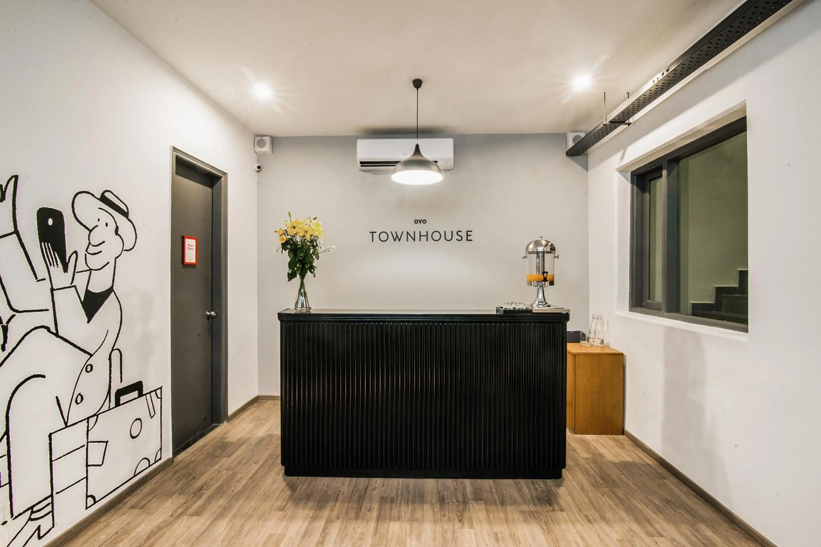 Lobby or reception in Super Townhouse Galleria Market Near Golf Course Road