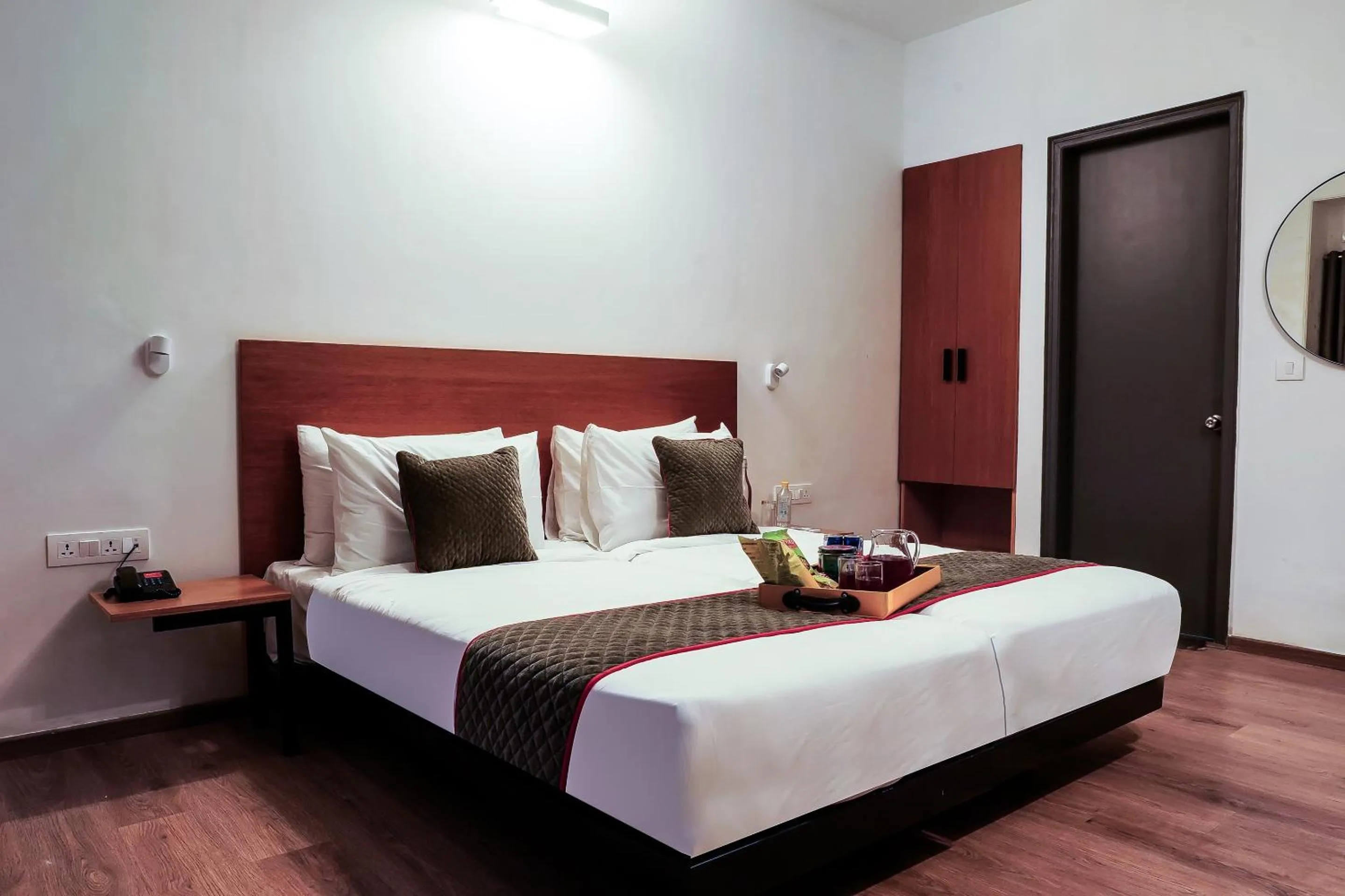 Bedroom, Bed in Super Townhouse Galleria Market Near Golf Course Road