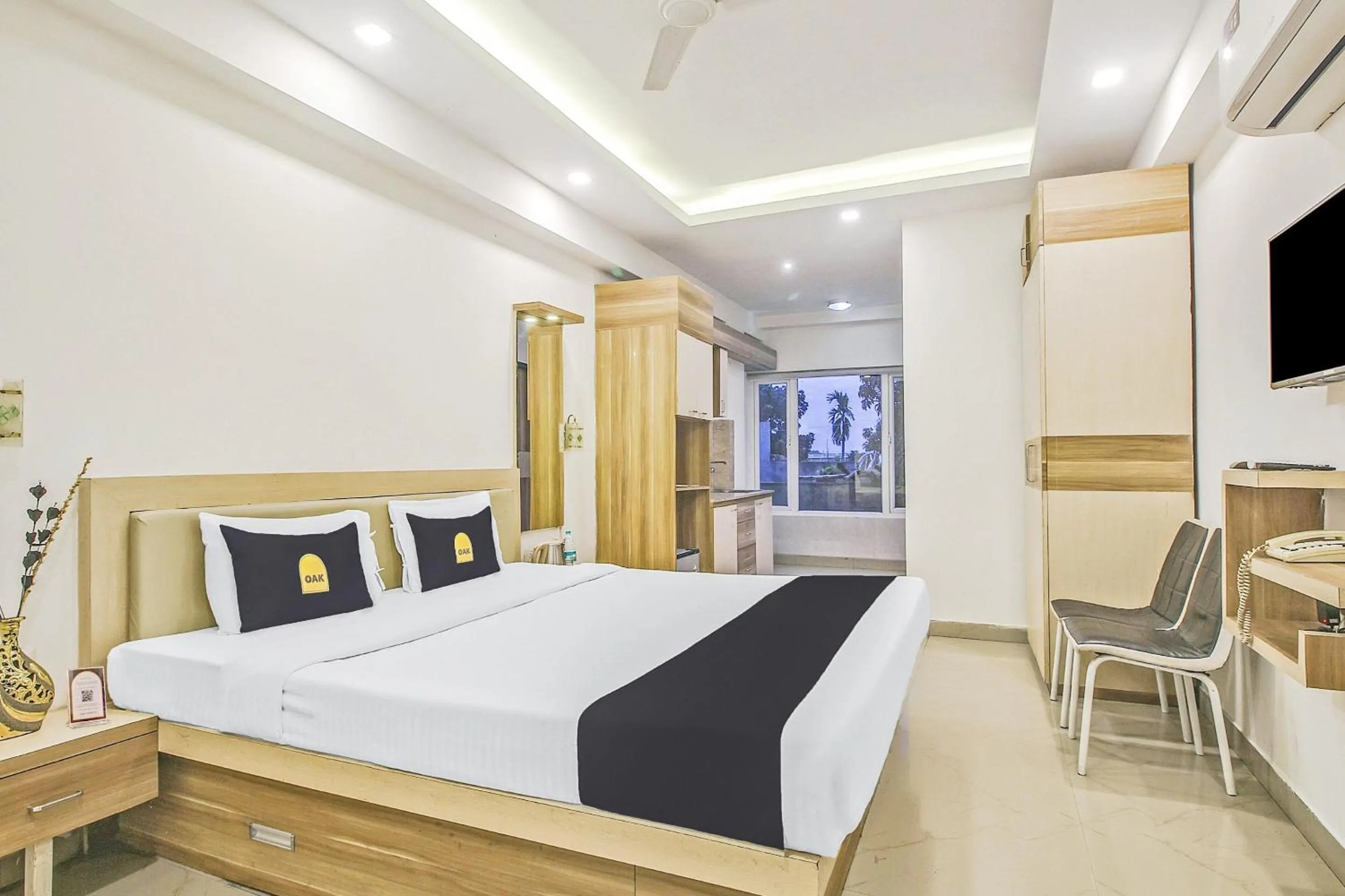 Bedroom, Bed in Super Townhouse OAK The Platinum Studio