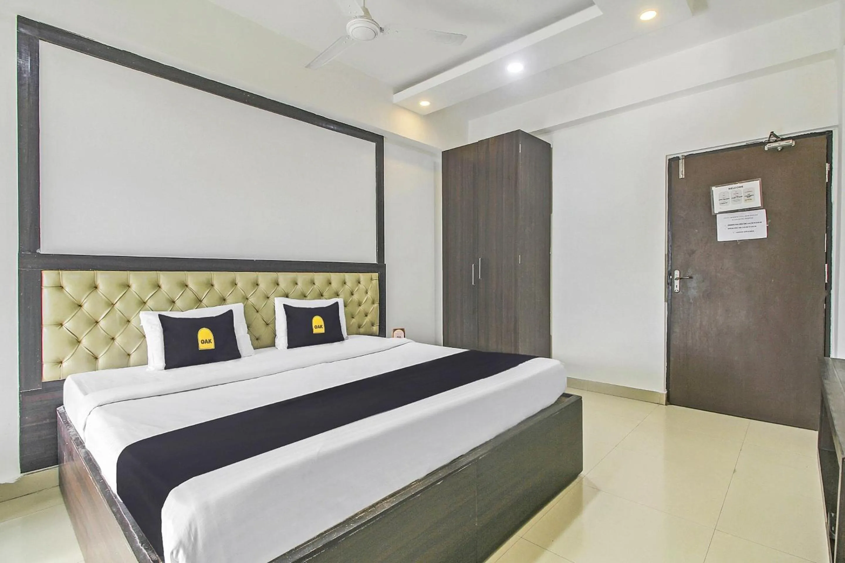 Bedroom, Bed in Super Townhouse OAK The Platinum Studio