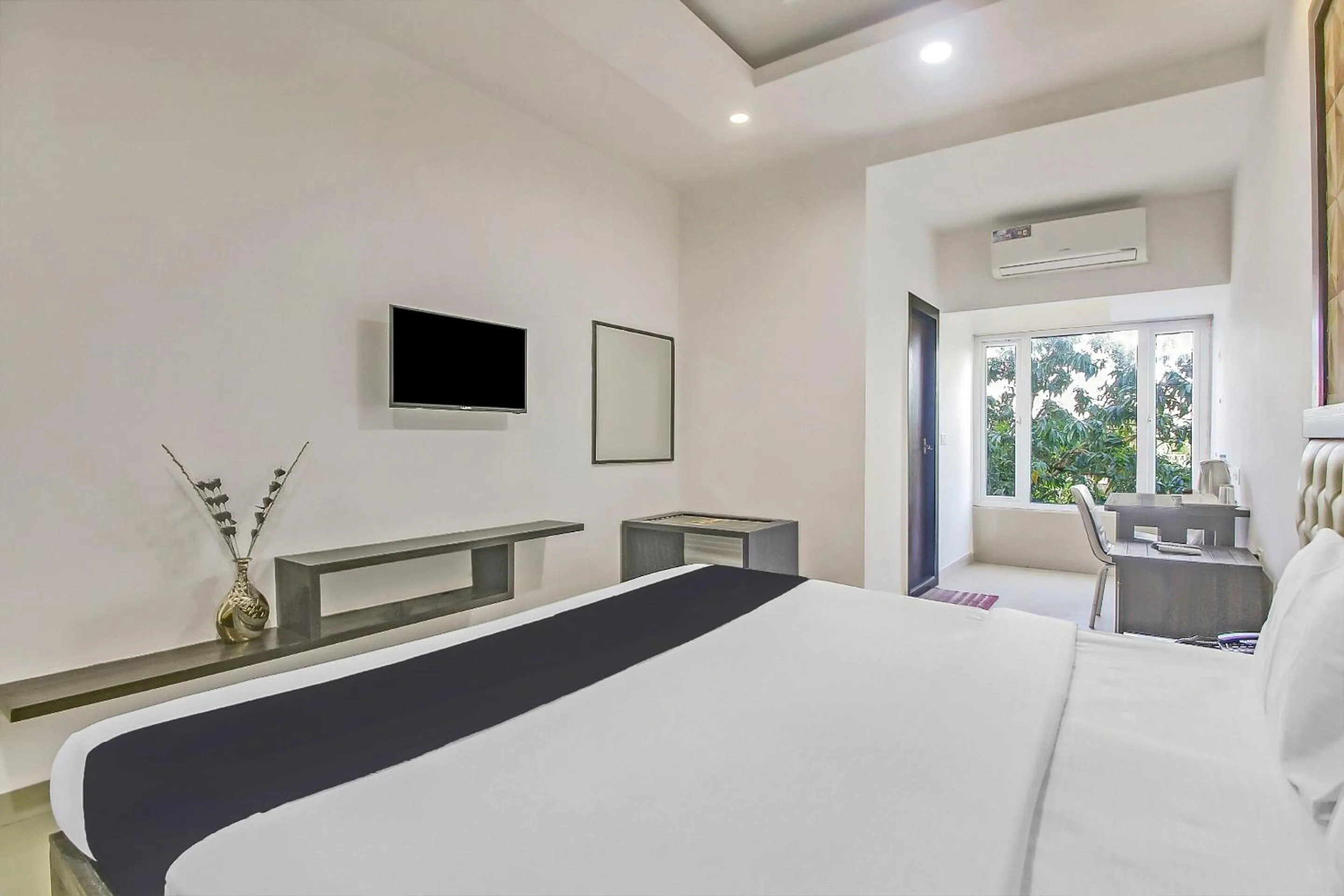 Photo of the whole room, Bed in Super Townhouse OAK The Platinum Studio