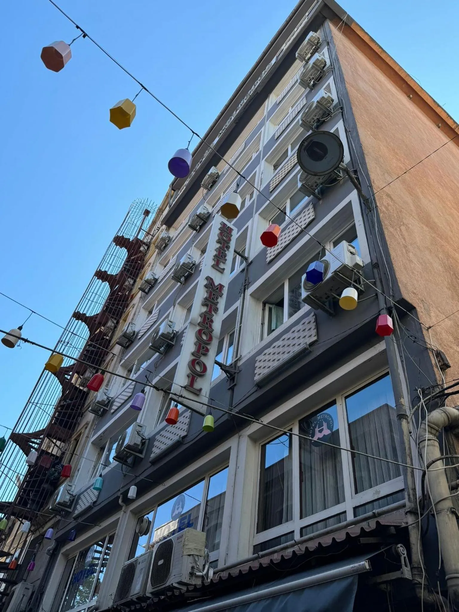 Property building in Hotel Metropol 1