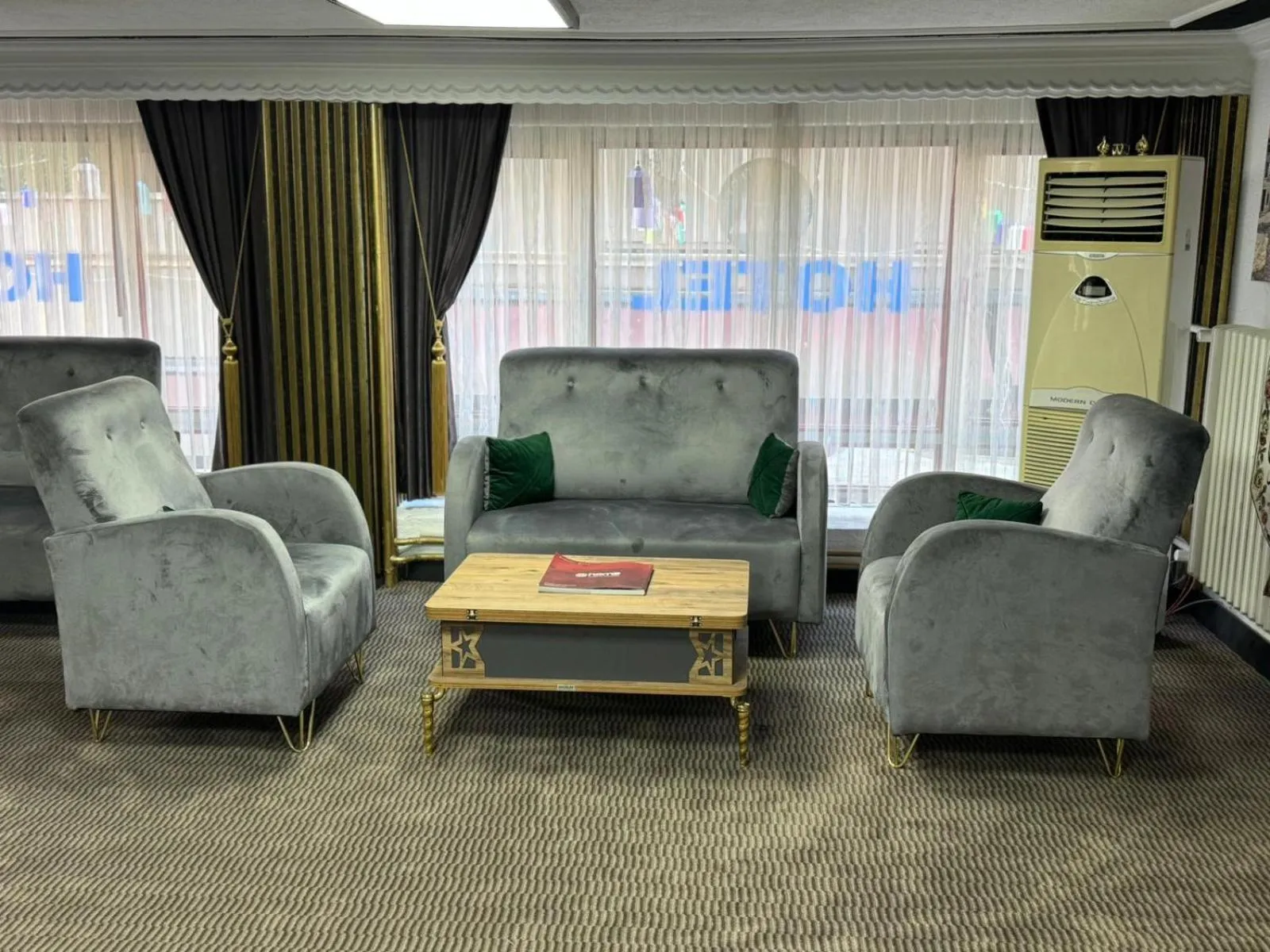 Seating area in Hotel Metropol 1