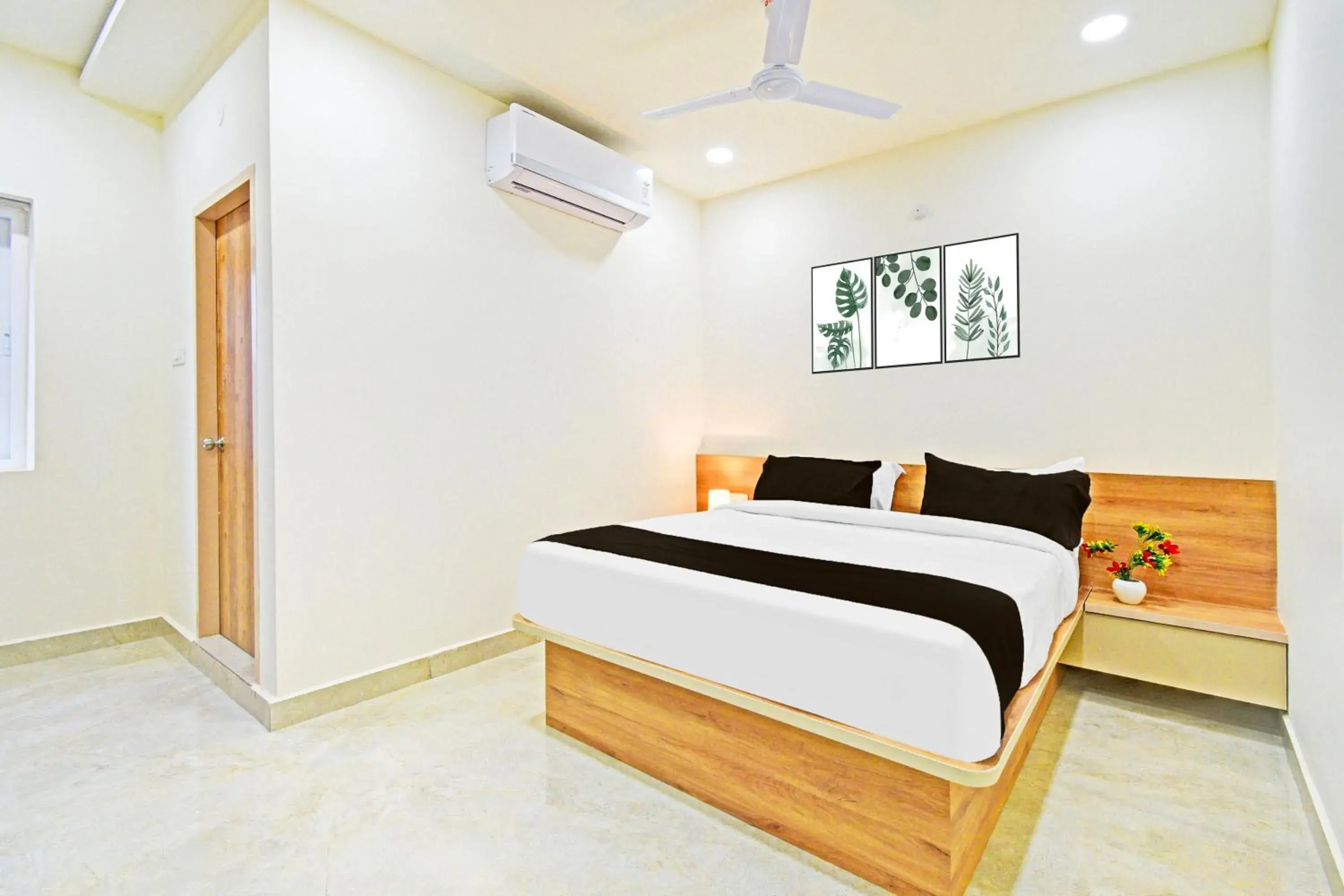 Classic Triple Room - single occupancy in Super Townhouse Oak Kompally Classic Triple Room - single occupancy in Super Townhouse Oak Kompally