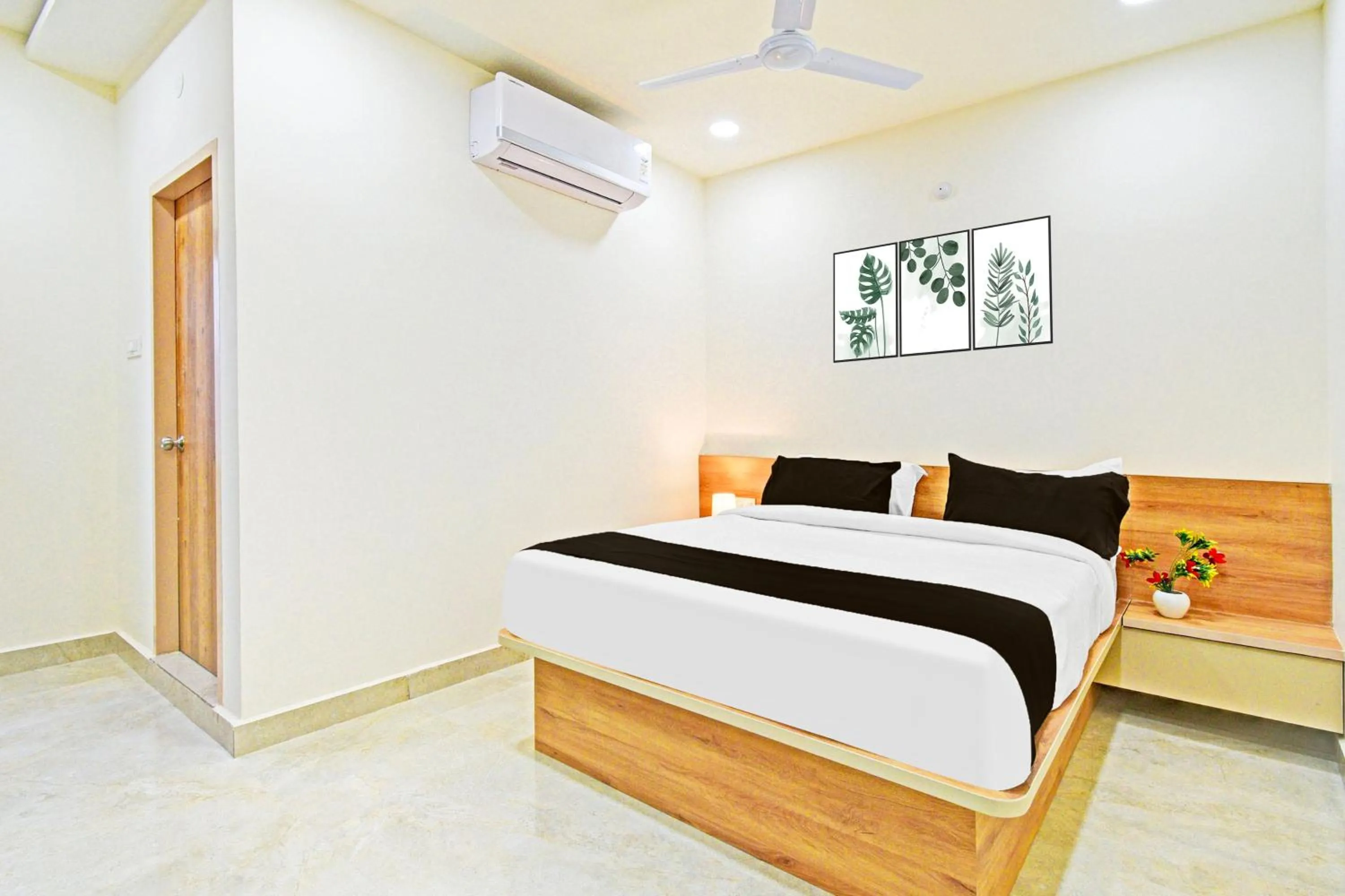 Bedroom, Bed in Super Townhouse Oak Kompally