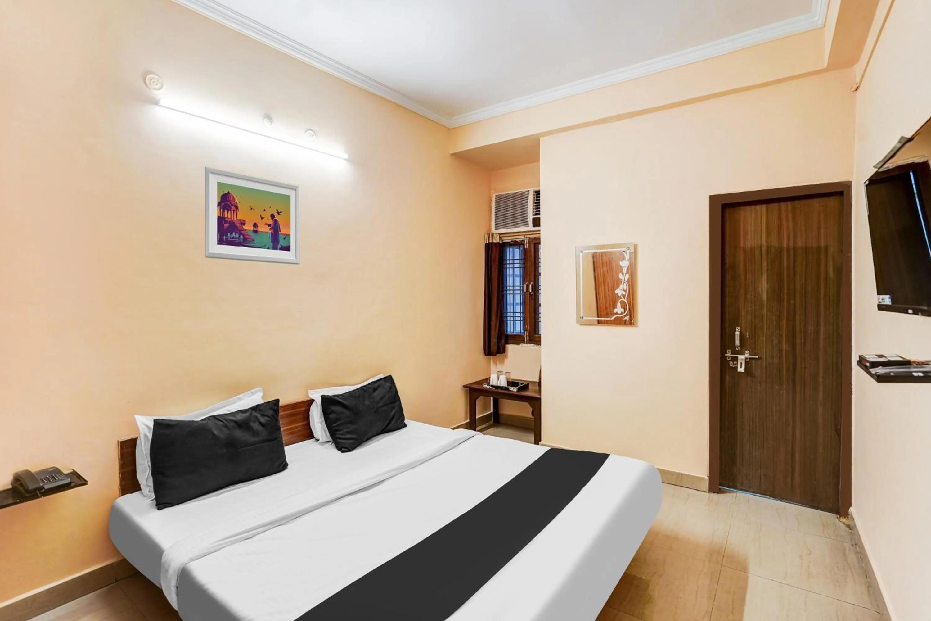 Bedroom, Bed in Super Hotel O Jankipuram Vikas Nagar