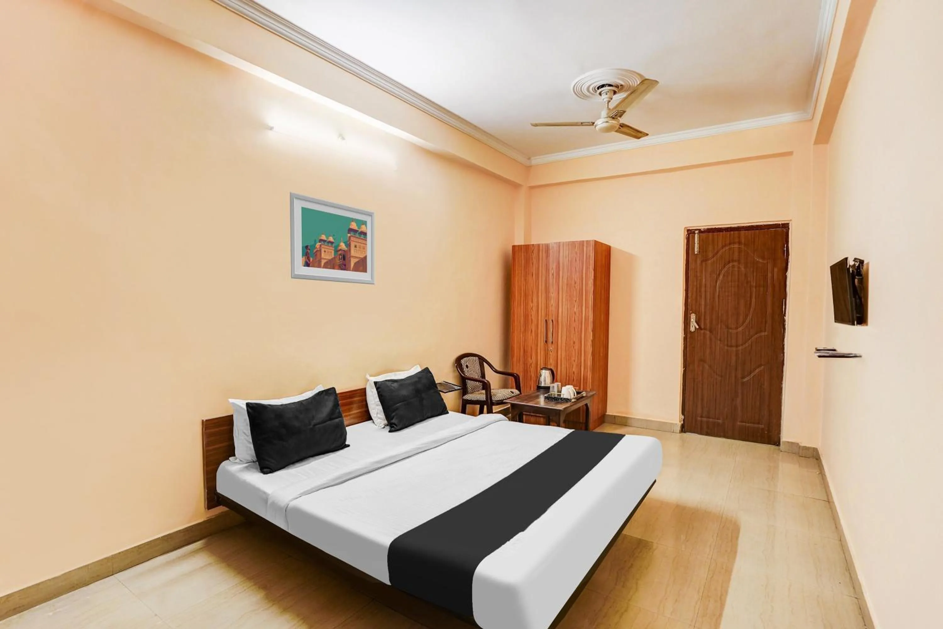 Bedroom, Bed in Super Hotel O Jankipuram Vikas Nagar