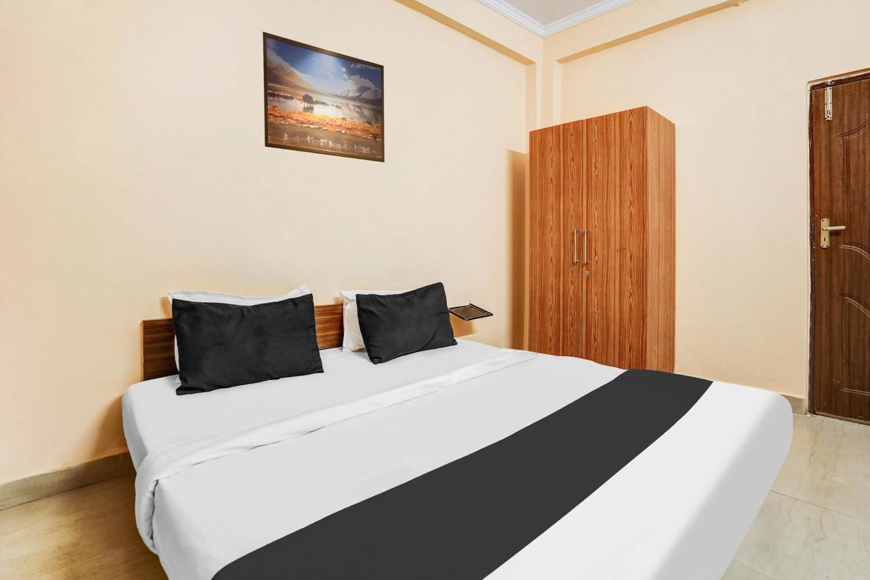 Bedroom, Bed in Super Hotel O Jankipuram Vikas Nagar