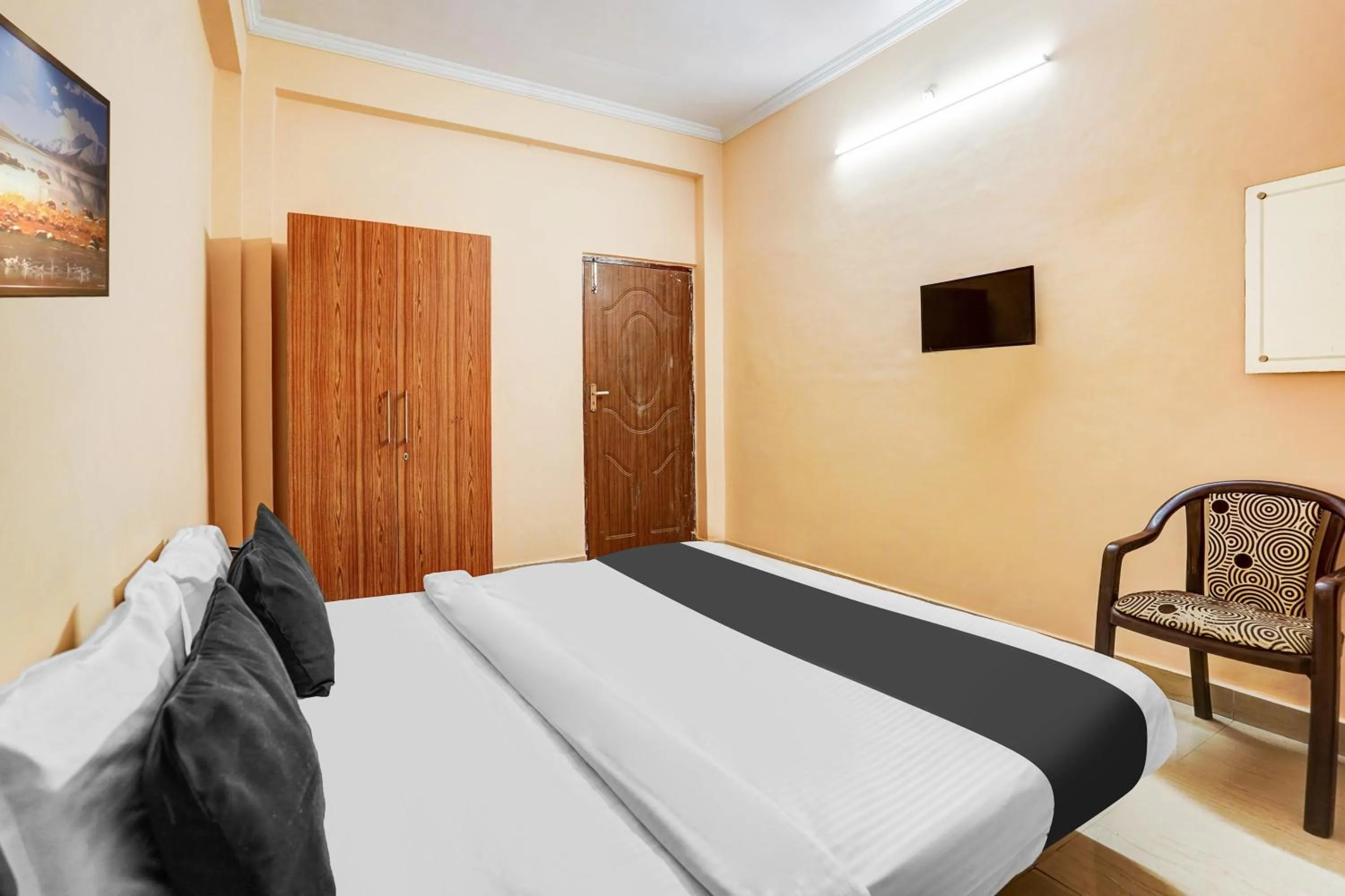 Bedroom, Bed in Super Hotel O Jankipuram Vikas Nagar