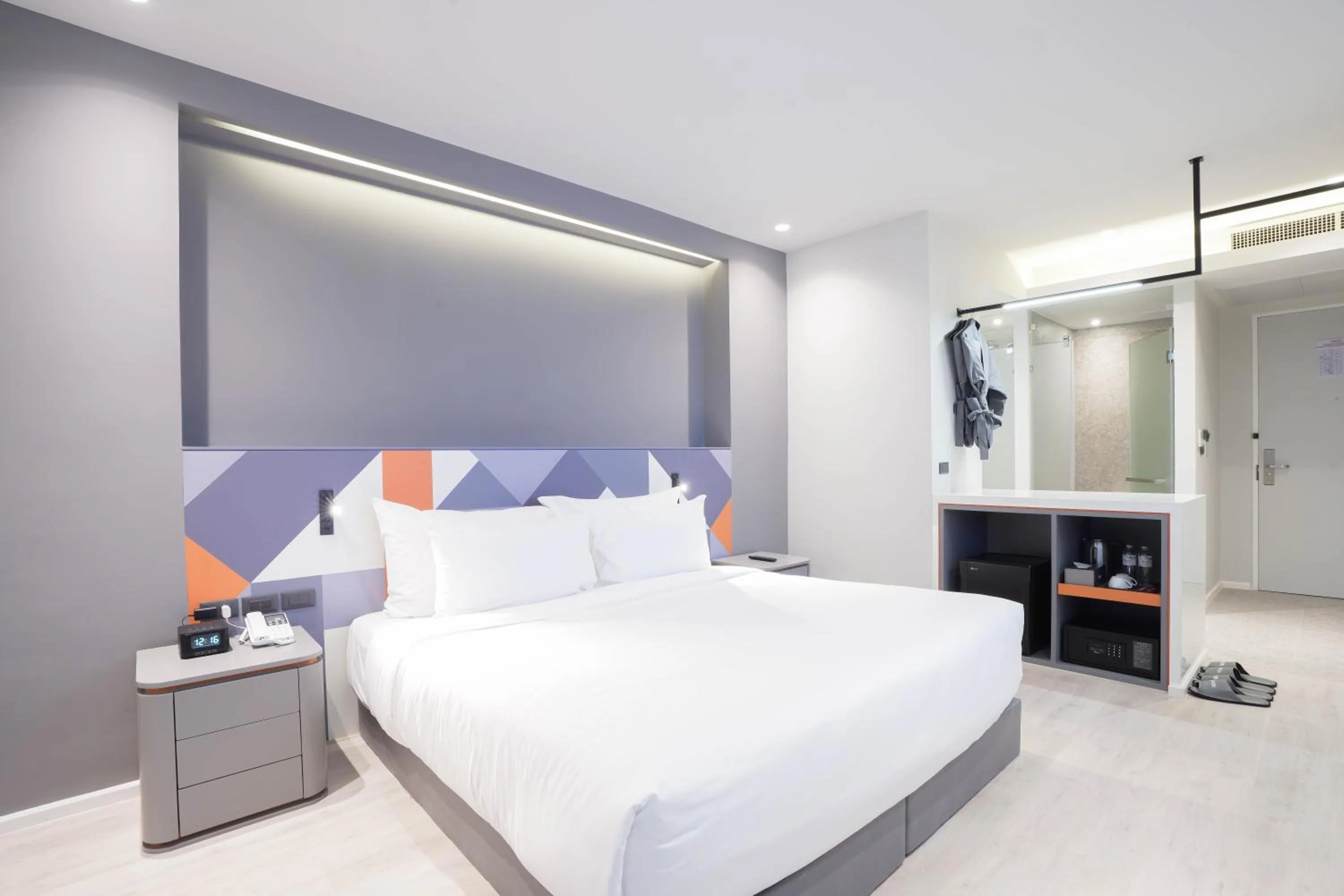 Bedroom, Bed in Maybis Hotel