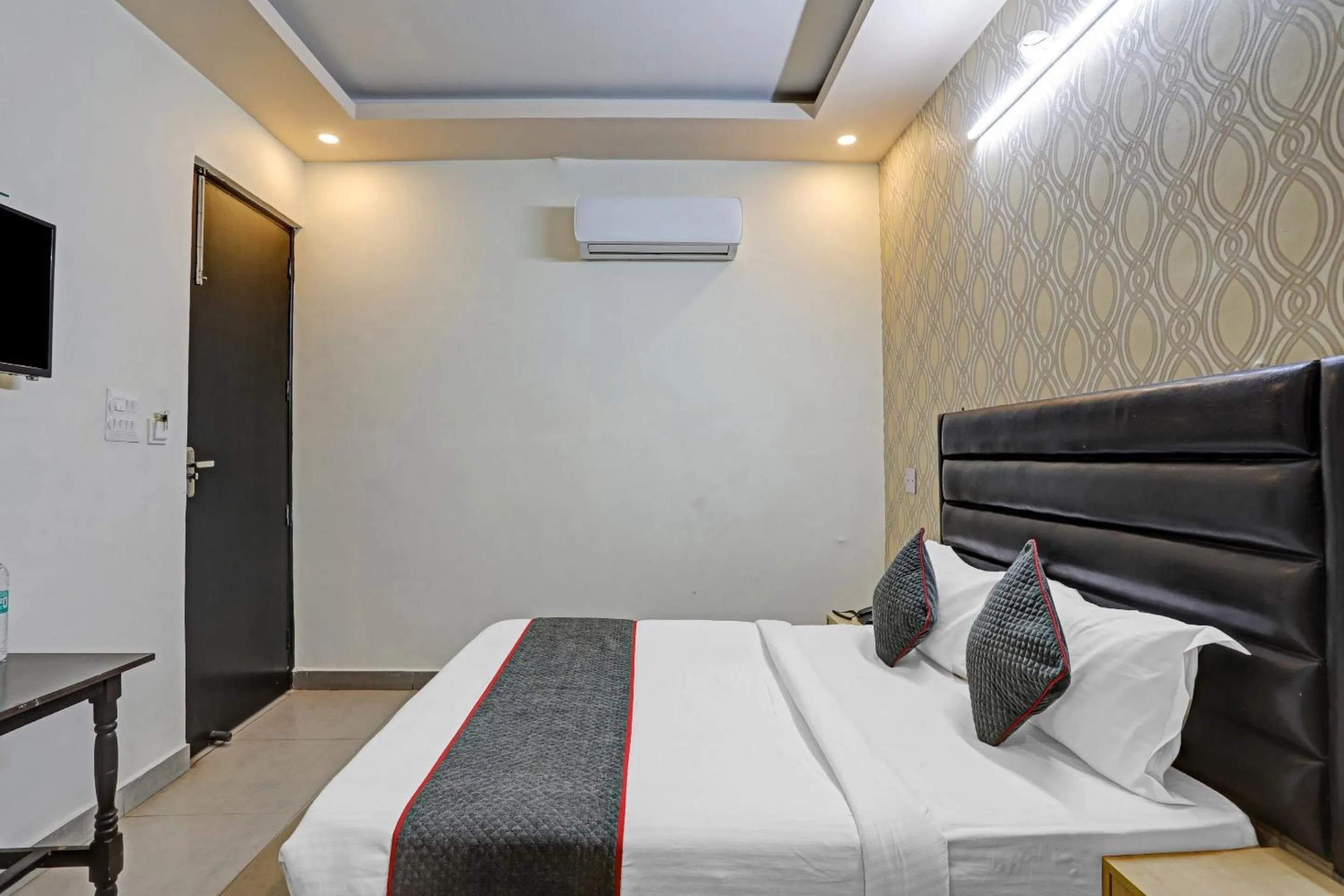 Bedroom, Bed in TOWNHOUSE THE HOTEL DIAMOND VASUNDHARA