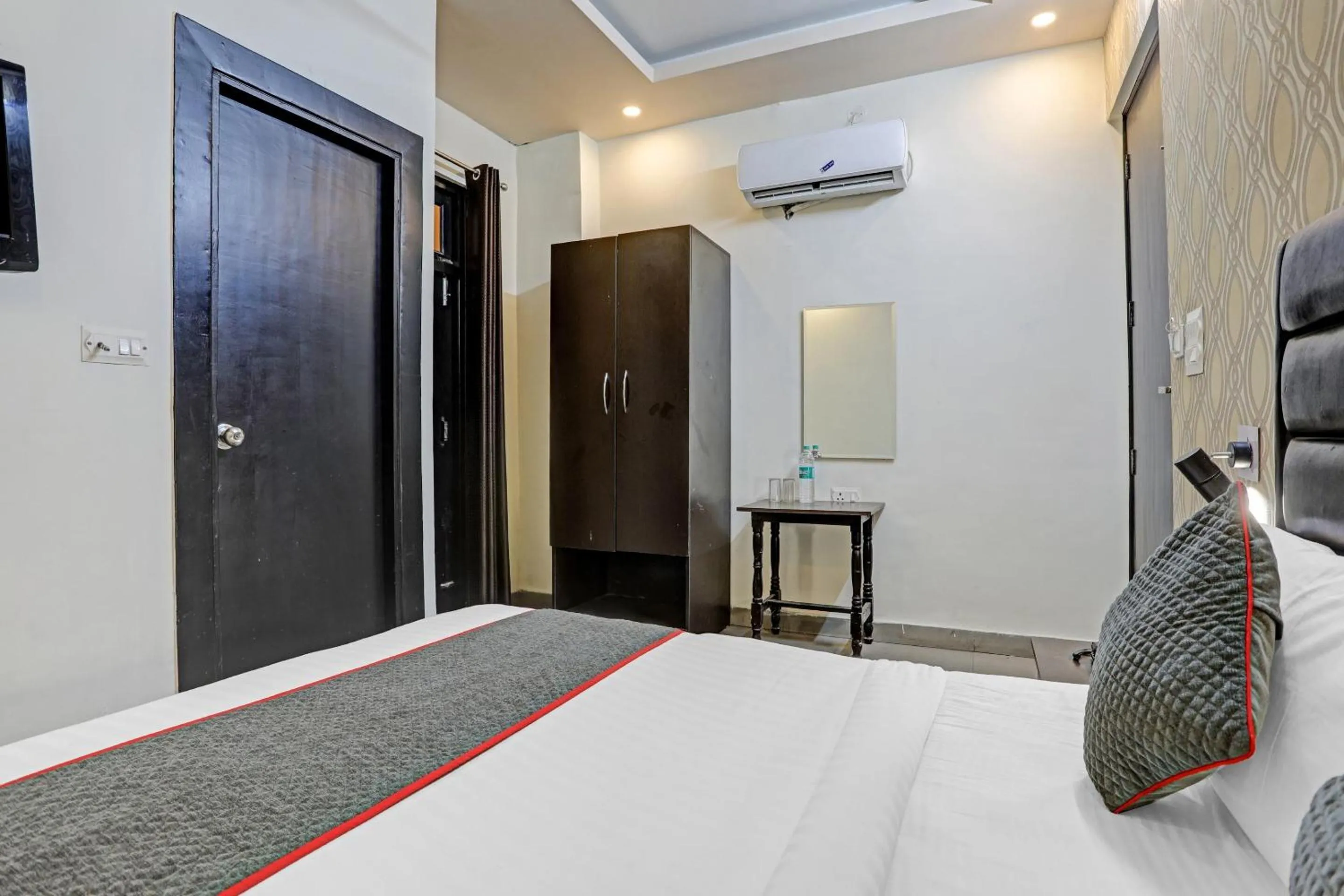 Bedroom, Bed in TOWNHOUSE THE HOTEL DIAMOND VASUNDHARA