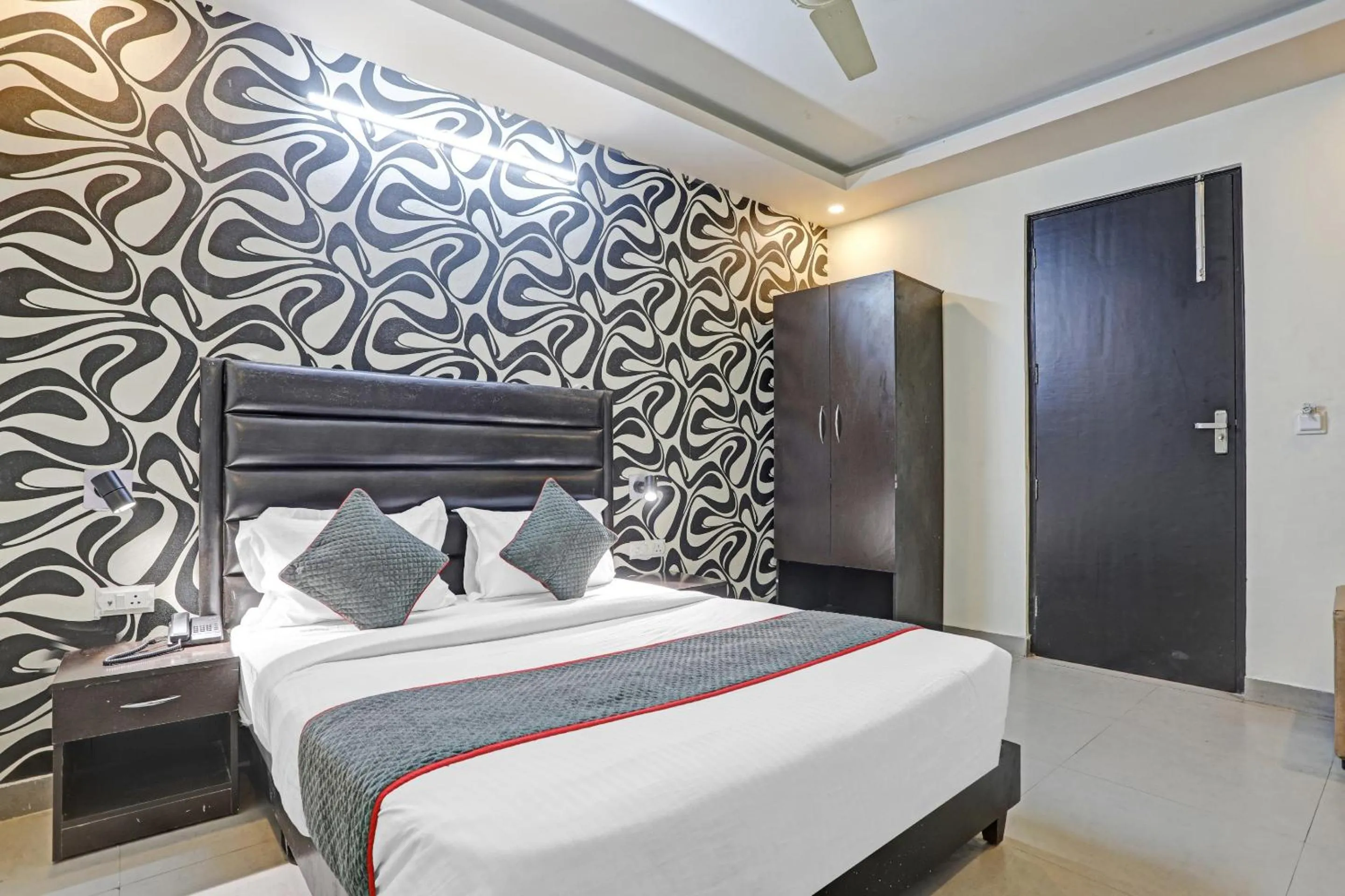 Bedroom, Bed in TOWNHOUSE THE HOTEL DIAMOND VASUNDHARA