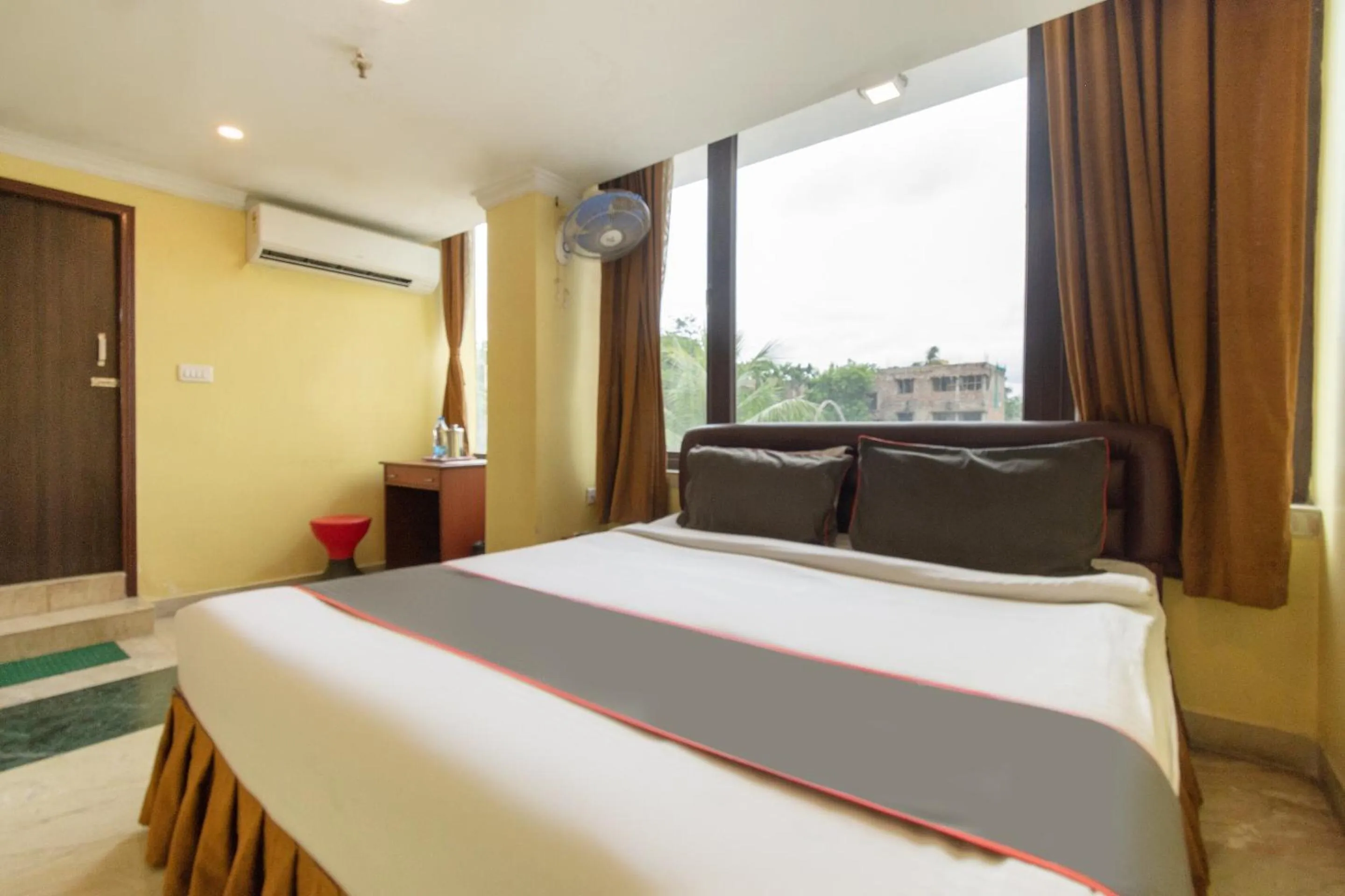 Bedroom in Collection O Raj Darbar Near City Centre