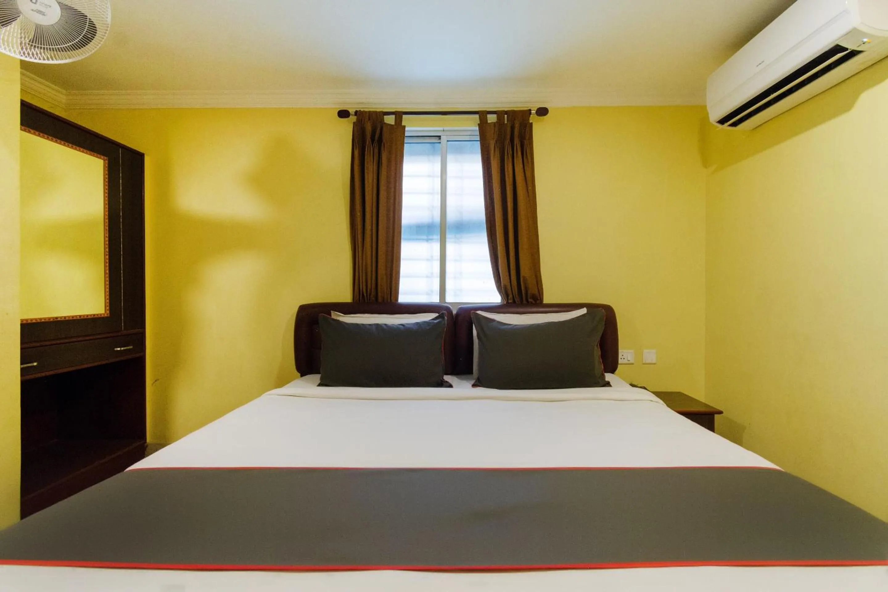 Bedroom in Collection O Raj Darbar Near City Centre