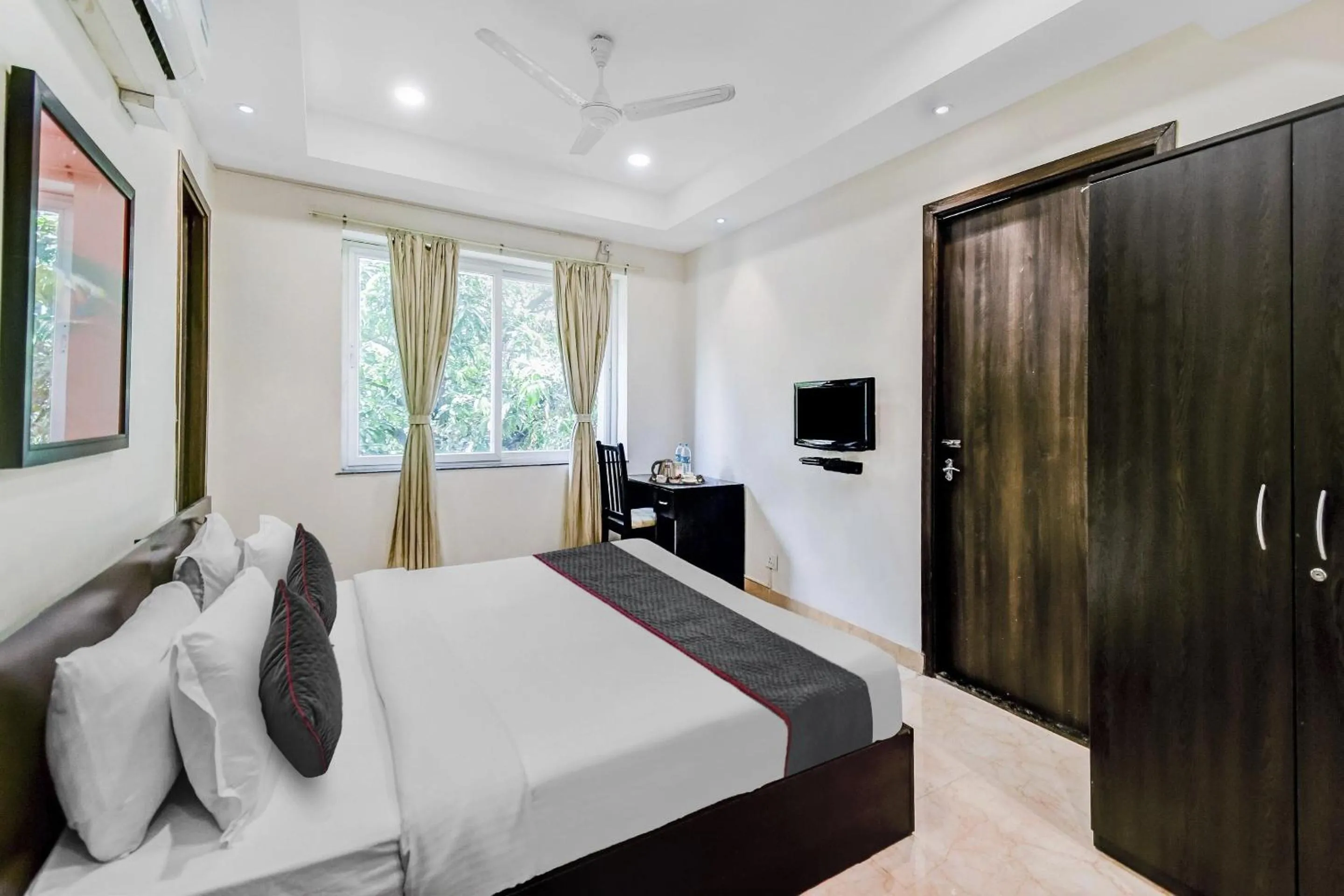 Facade/entrance, Bed in Super Townhouse All In One