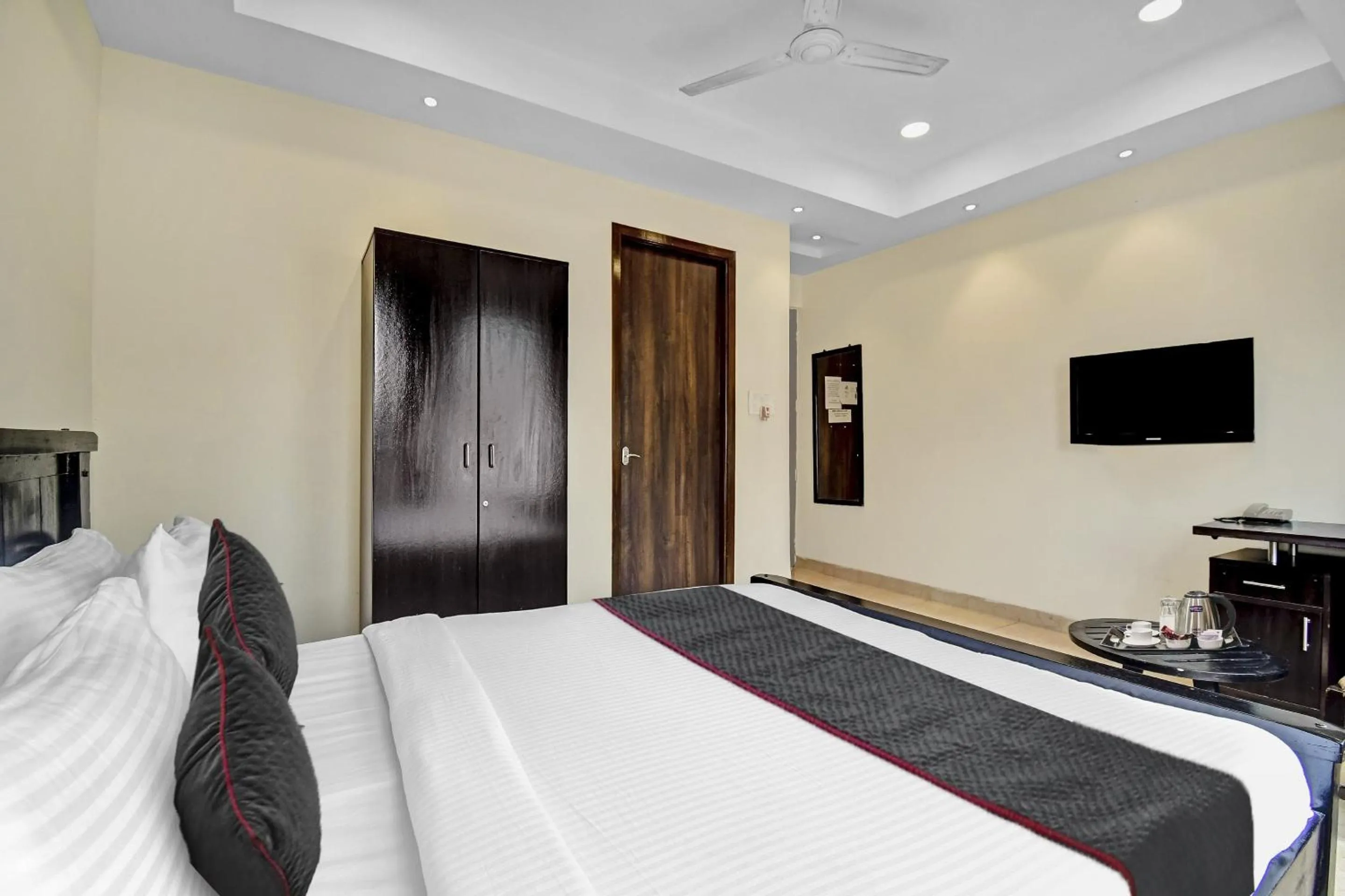 Lobby or reception, Bed in Super Townhouse All In One