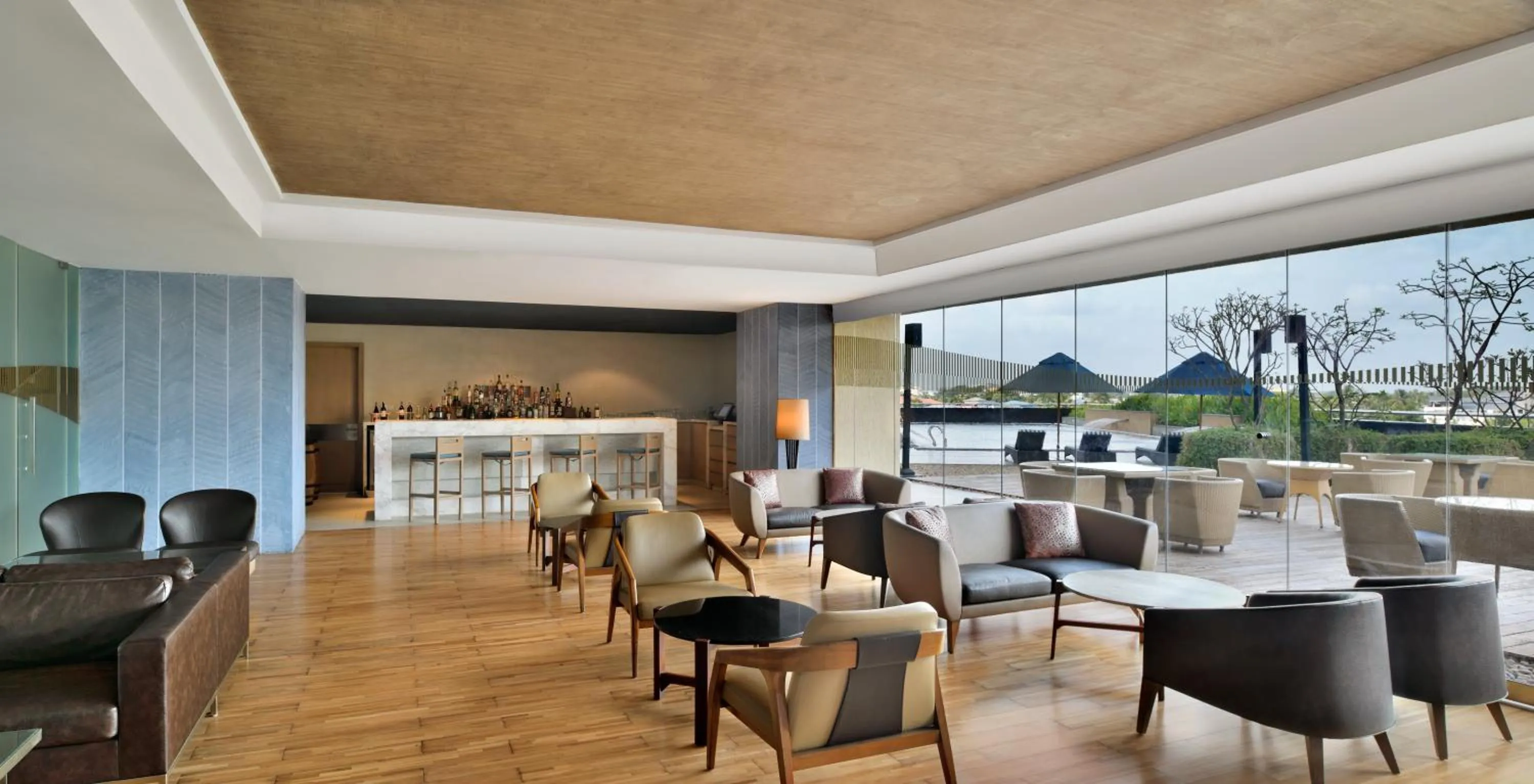 Lounge or bar in Kochi Marriott Hotel