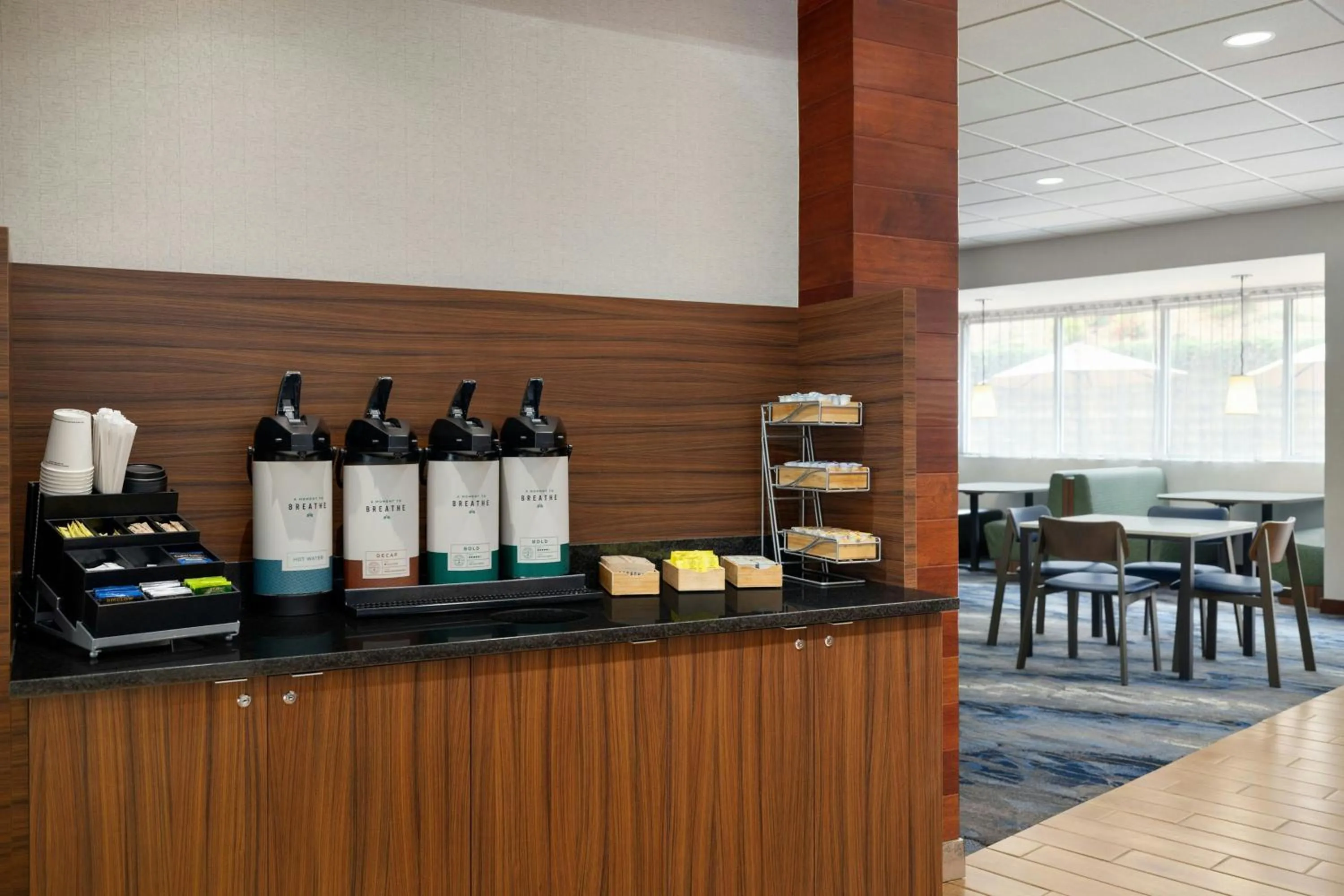 Lounge or bar in Fairfield Inn & Suites by Marriott Bristol