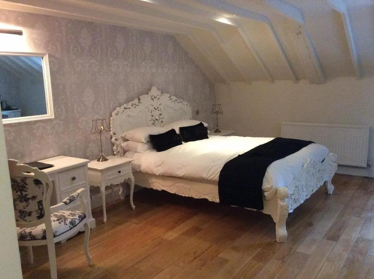 The Thatched Cottage Inn