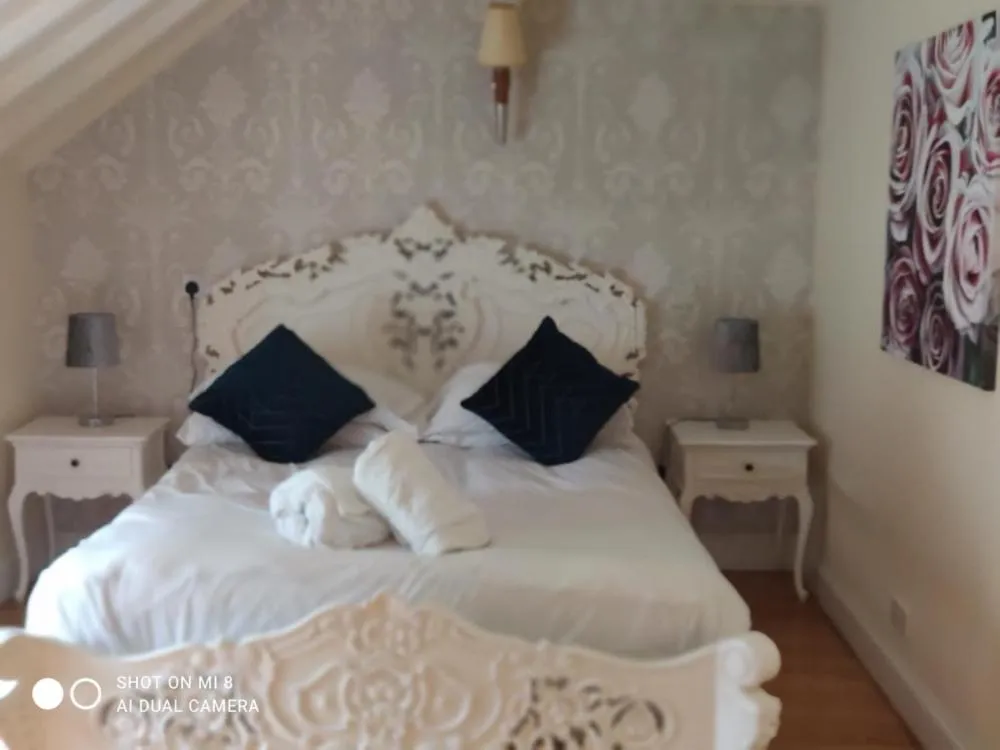 The Thatched Cottage Inn