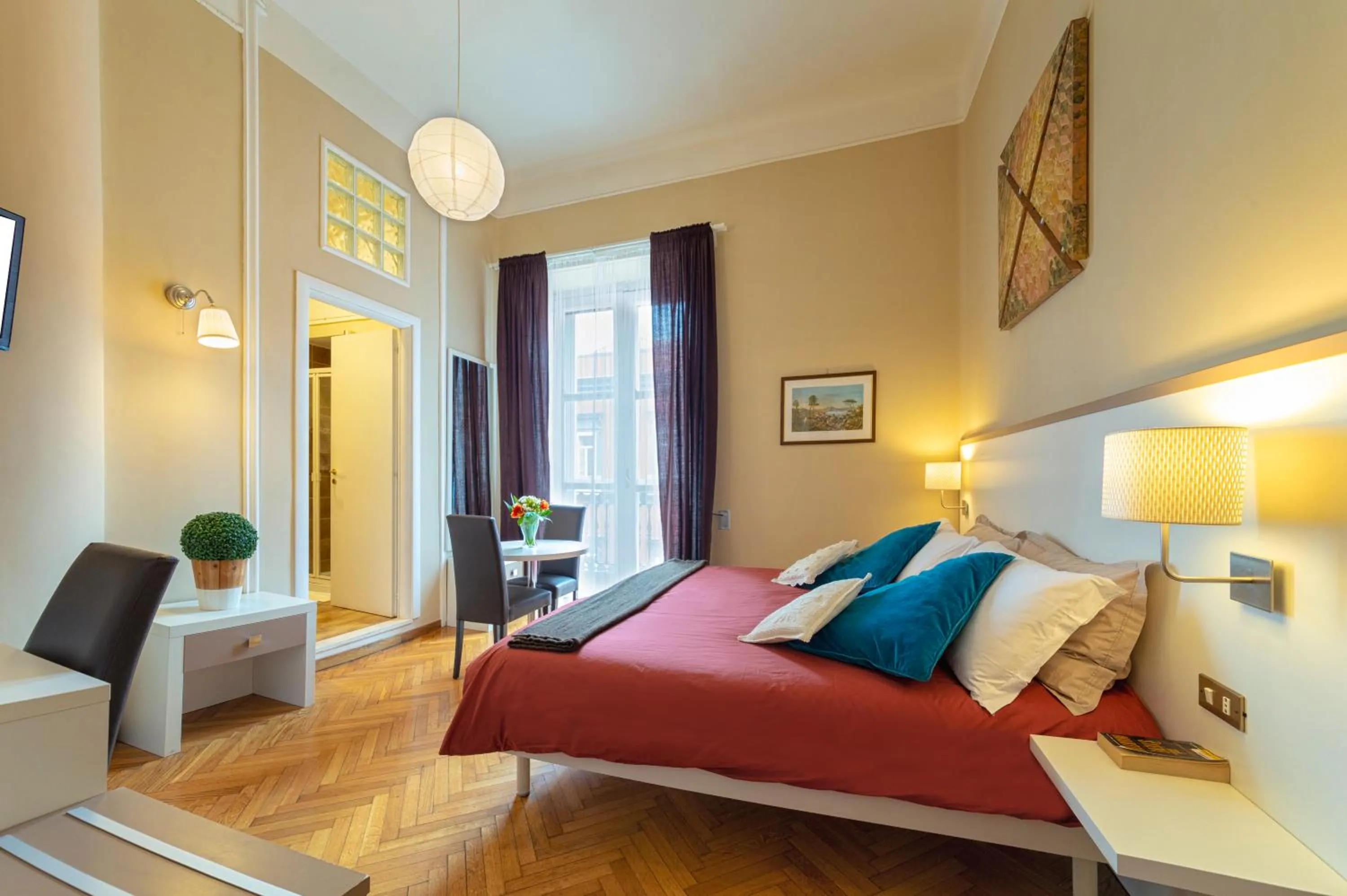 Photo of the whole room, Bed in Il Ventre Di Napoli " Costantinopoli"