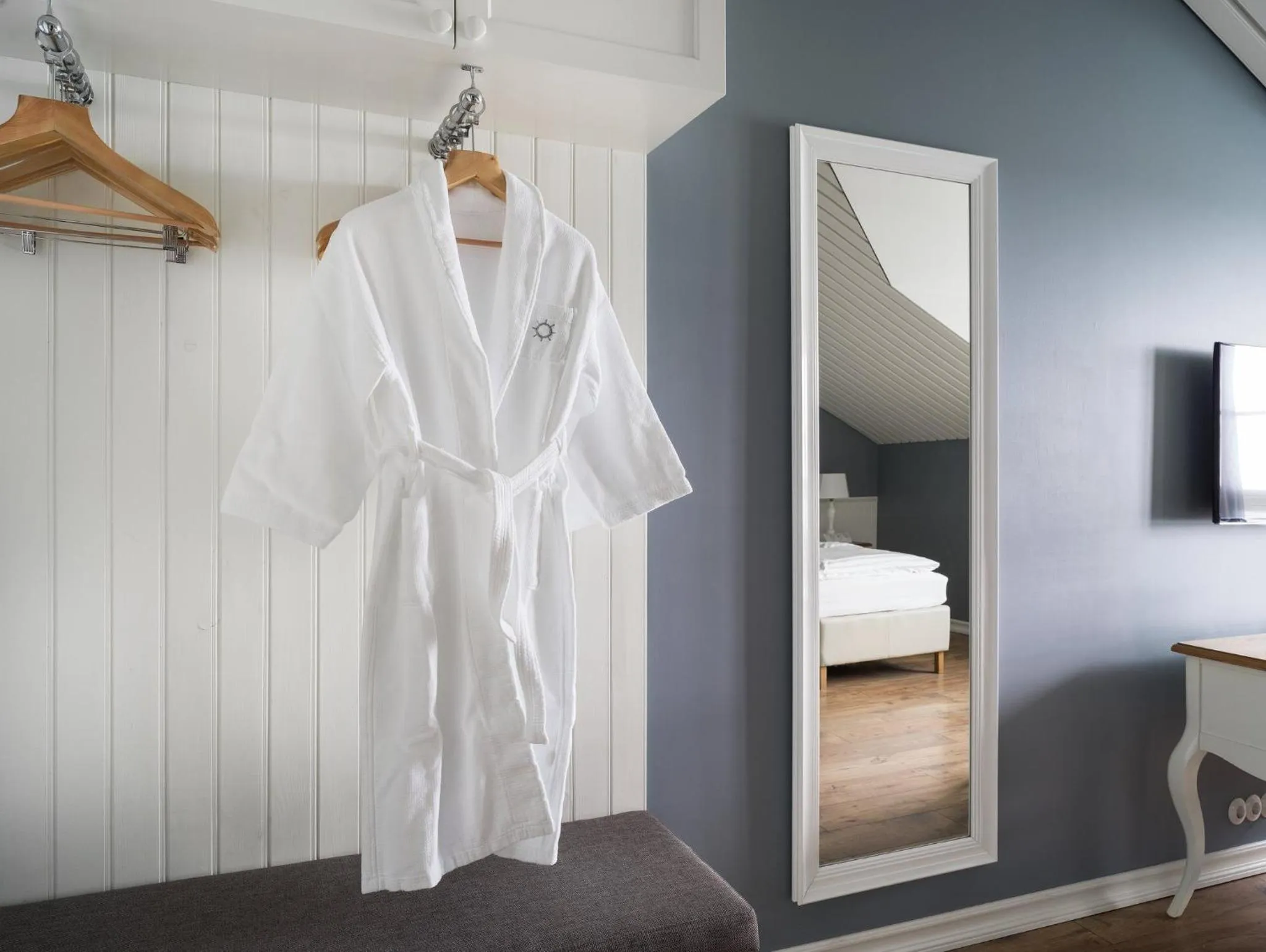 Photo of the whole room, Bed in Siglo Hotel by Keahotels