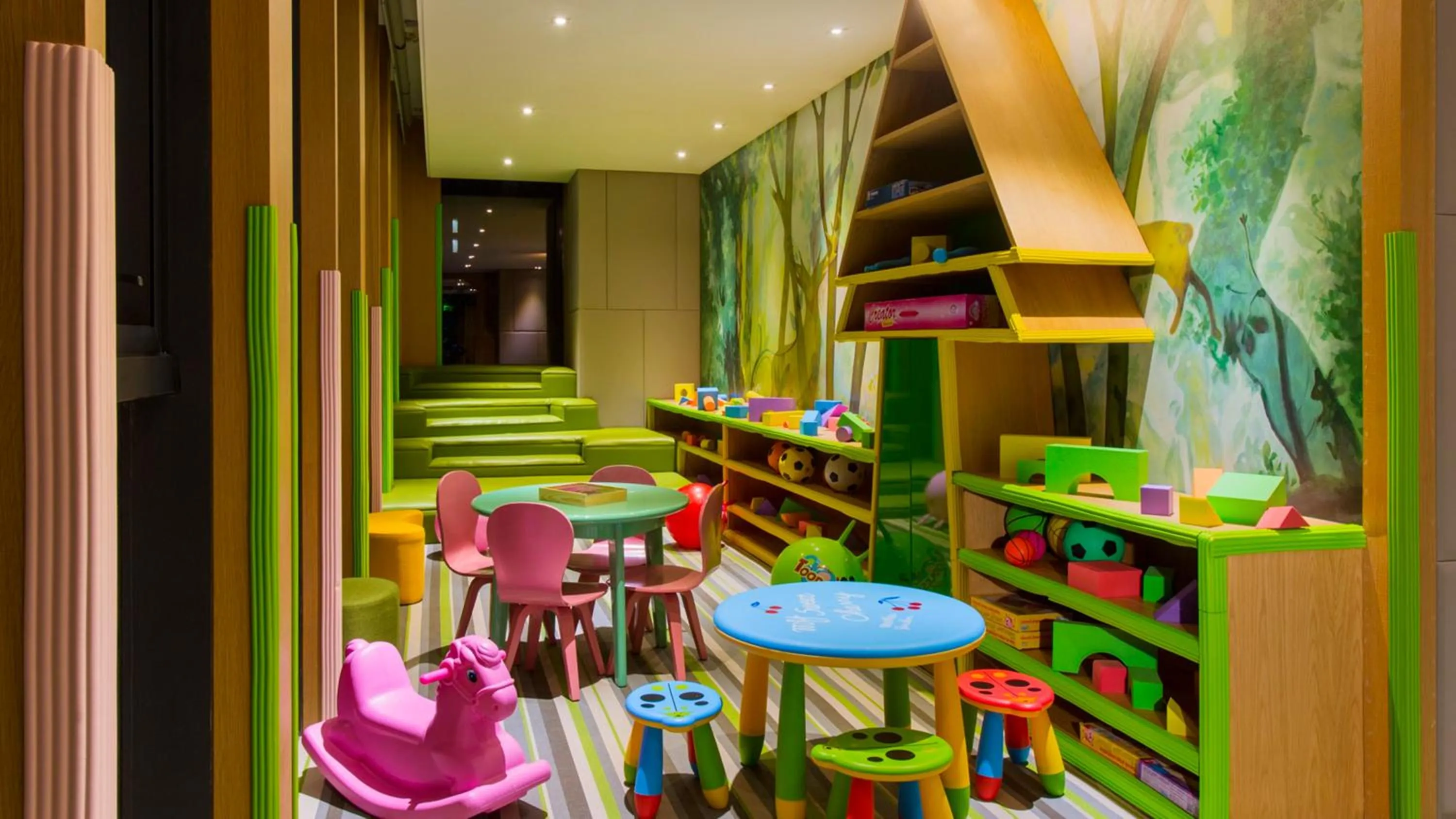 Area and facilities in Holiday Inn Nanjing Qinhuai South Suites by IHG