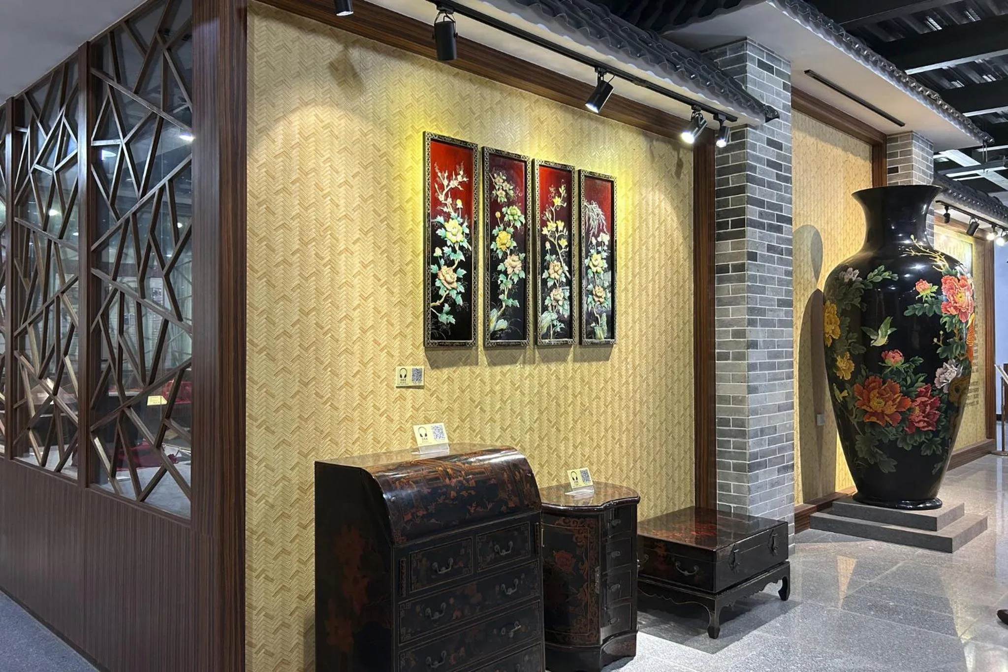 Nearby landmark in HUALUXE Yangjiang City Center