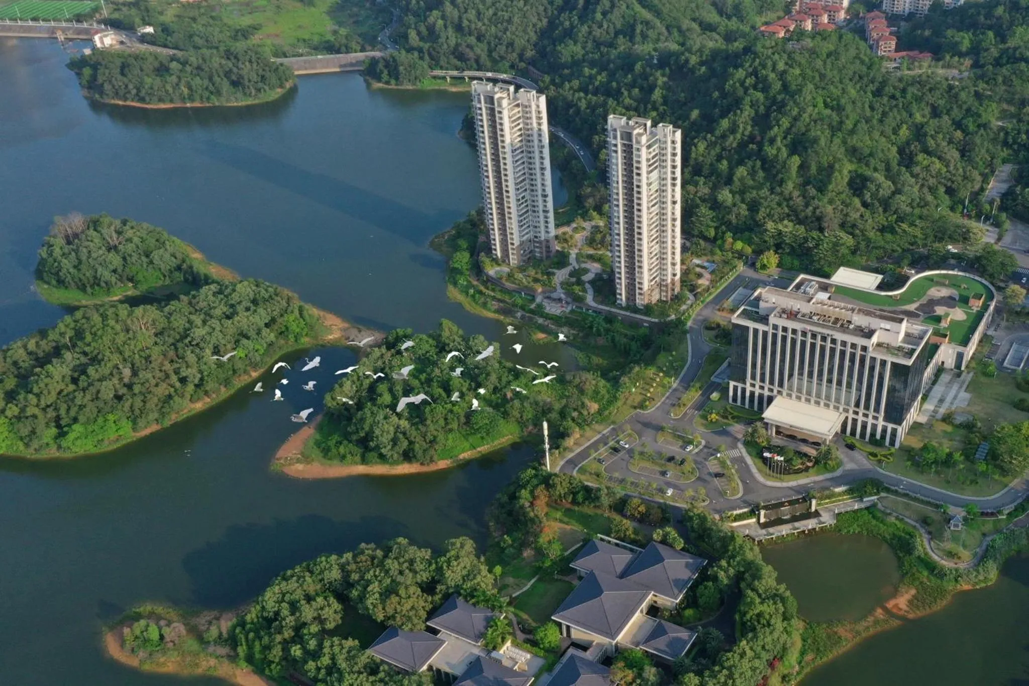 Property building in HUALUXE Yangjiang City Center