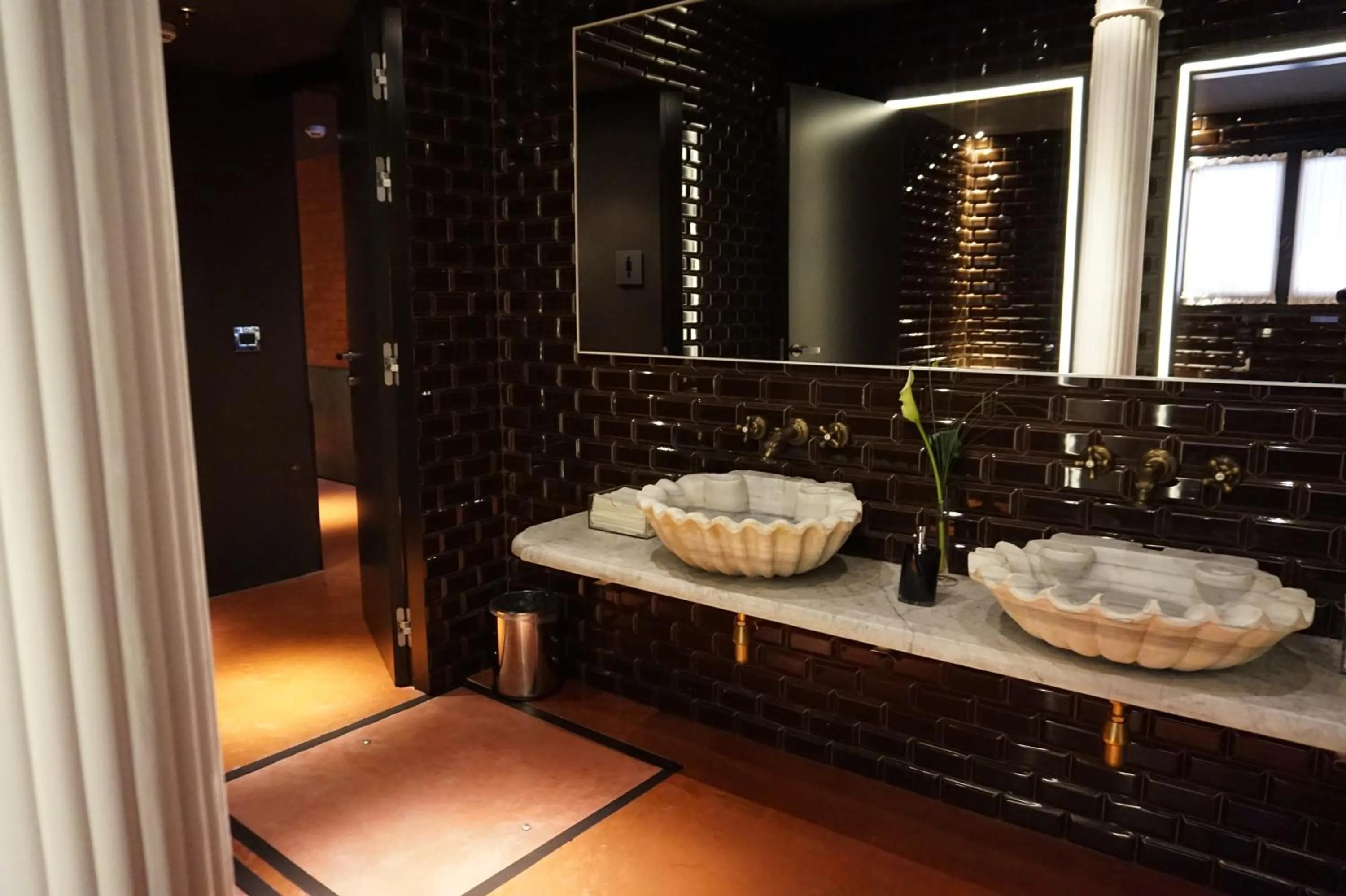 Bathroom in Hotel L'Orologio Venezia - WTB Hotels