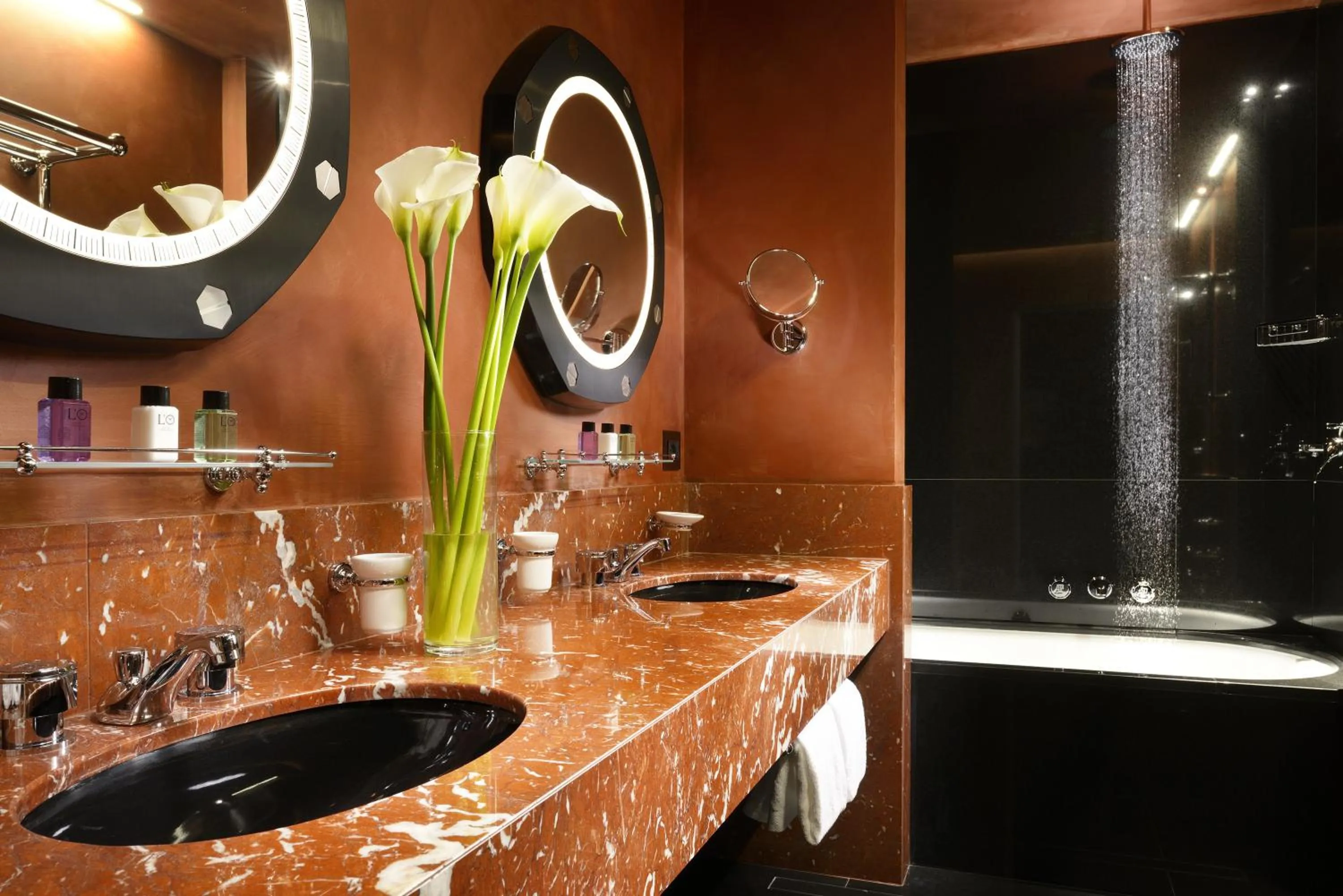 Shower in Hotel L'Orologio Venezia - WTB Hotels