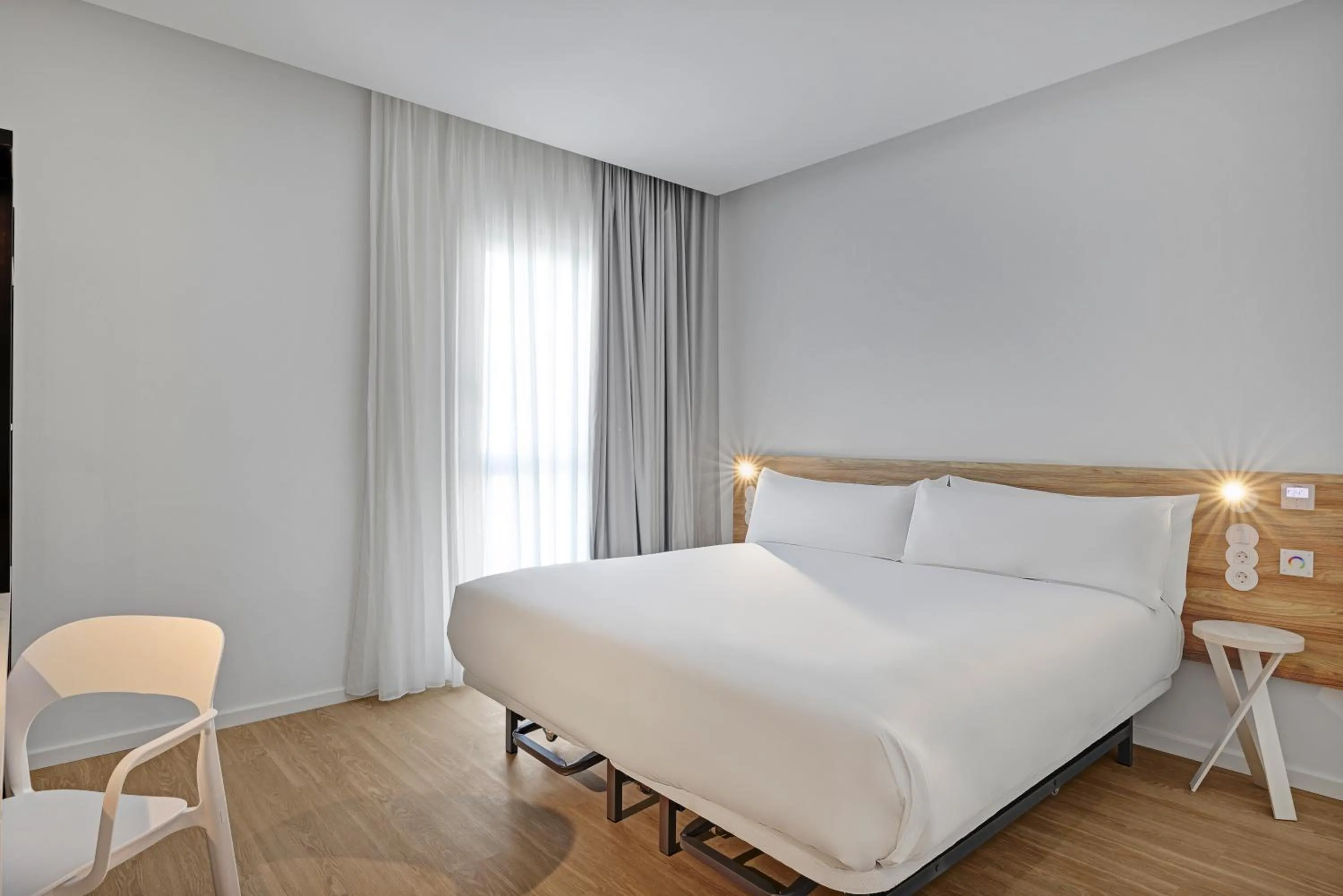 Bed in B&B HOTEL Leiria Fatima