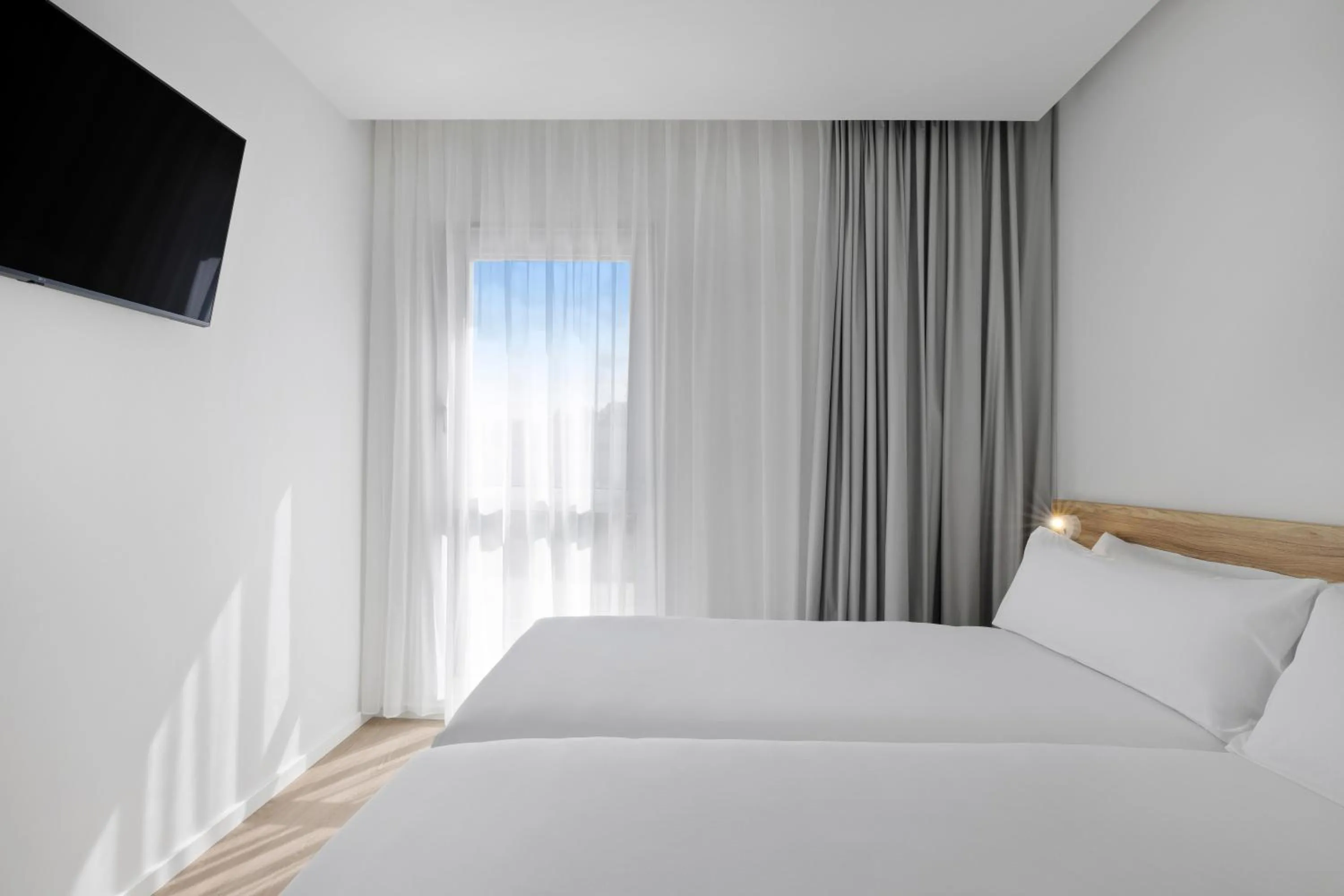 Bed in B&B HOTEL Leiria Fatima