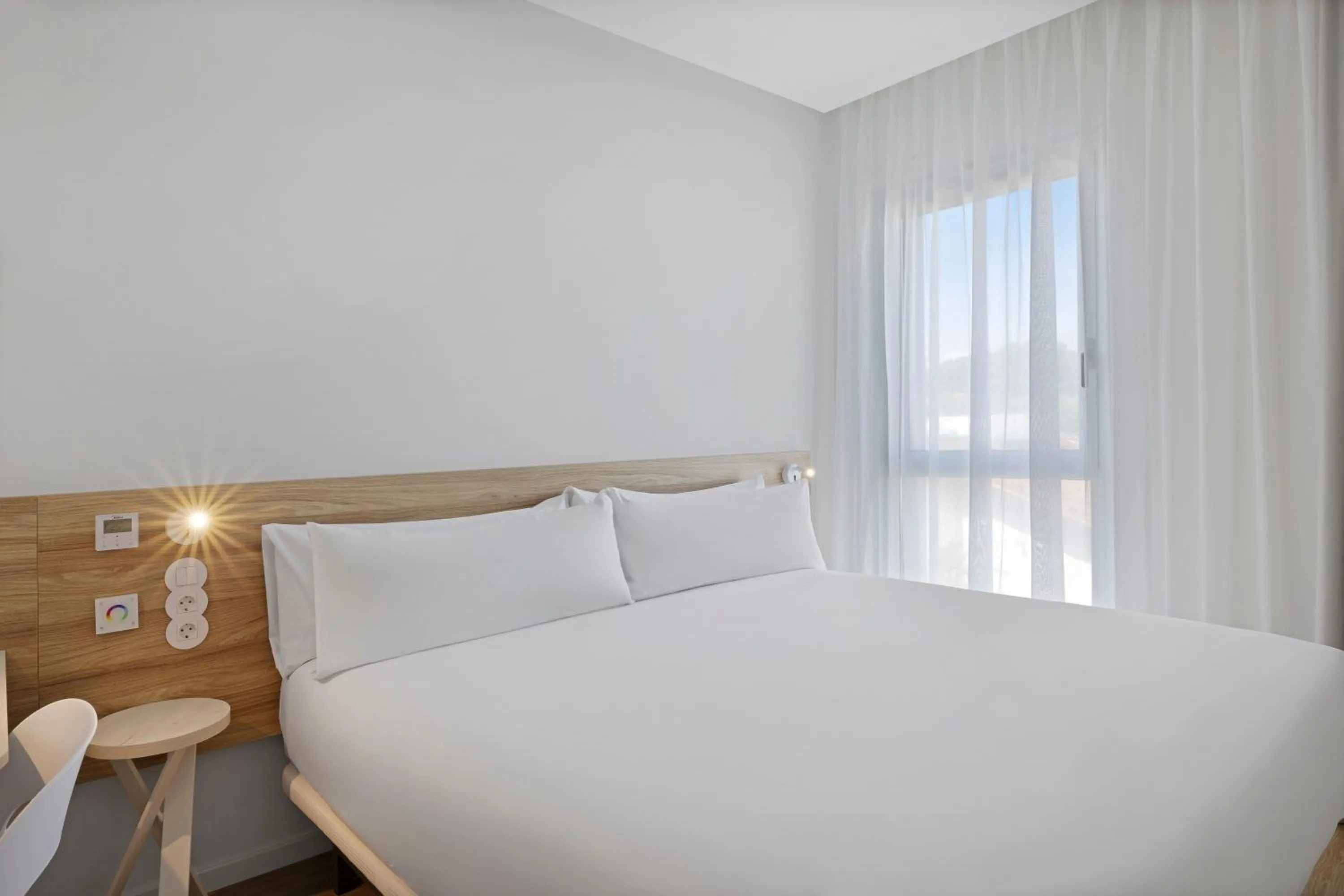 Bed in B&B HOTEL Leiria Fatima