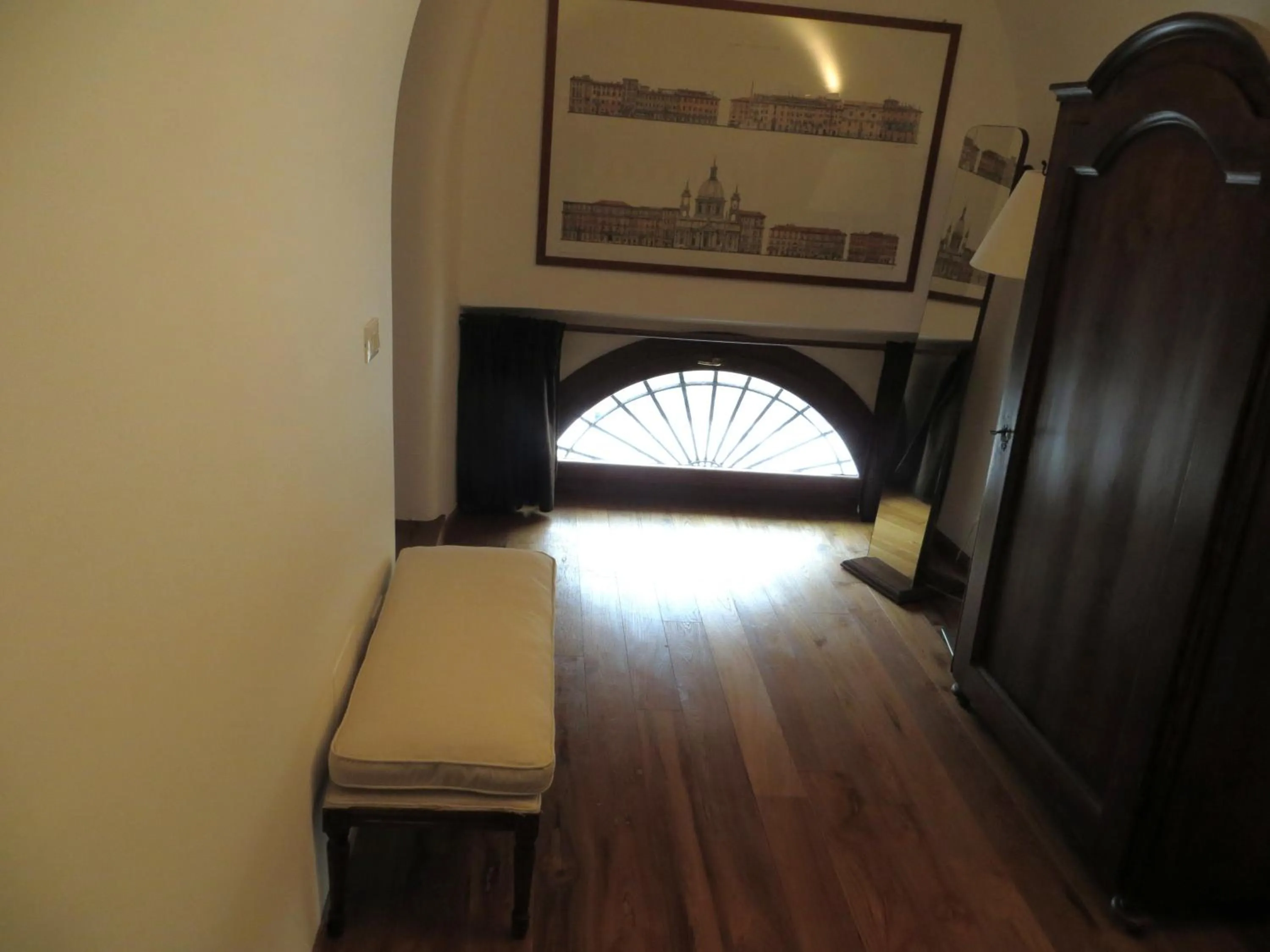 Decorative detail, Bed in Appartamento Benincampi