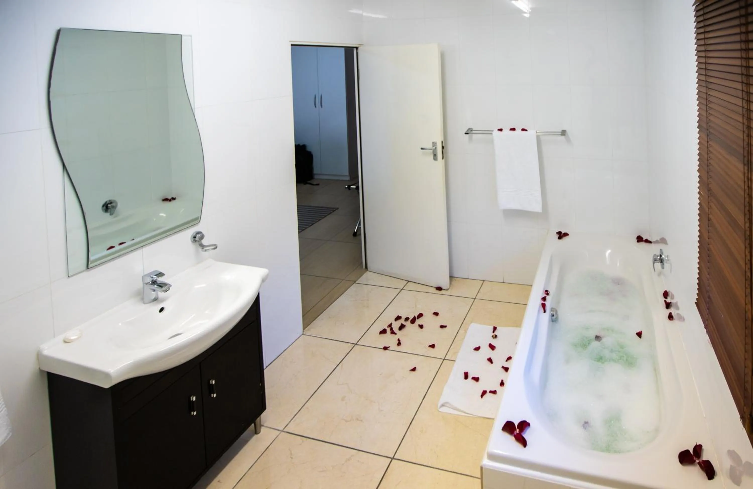 Bathroom in Woodbridge Lodge