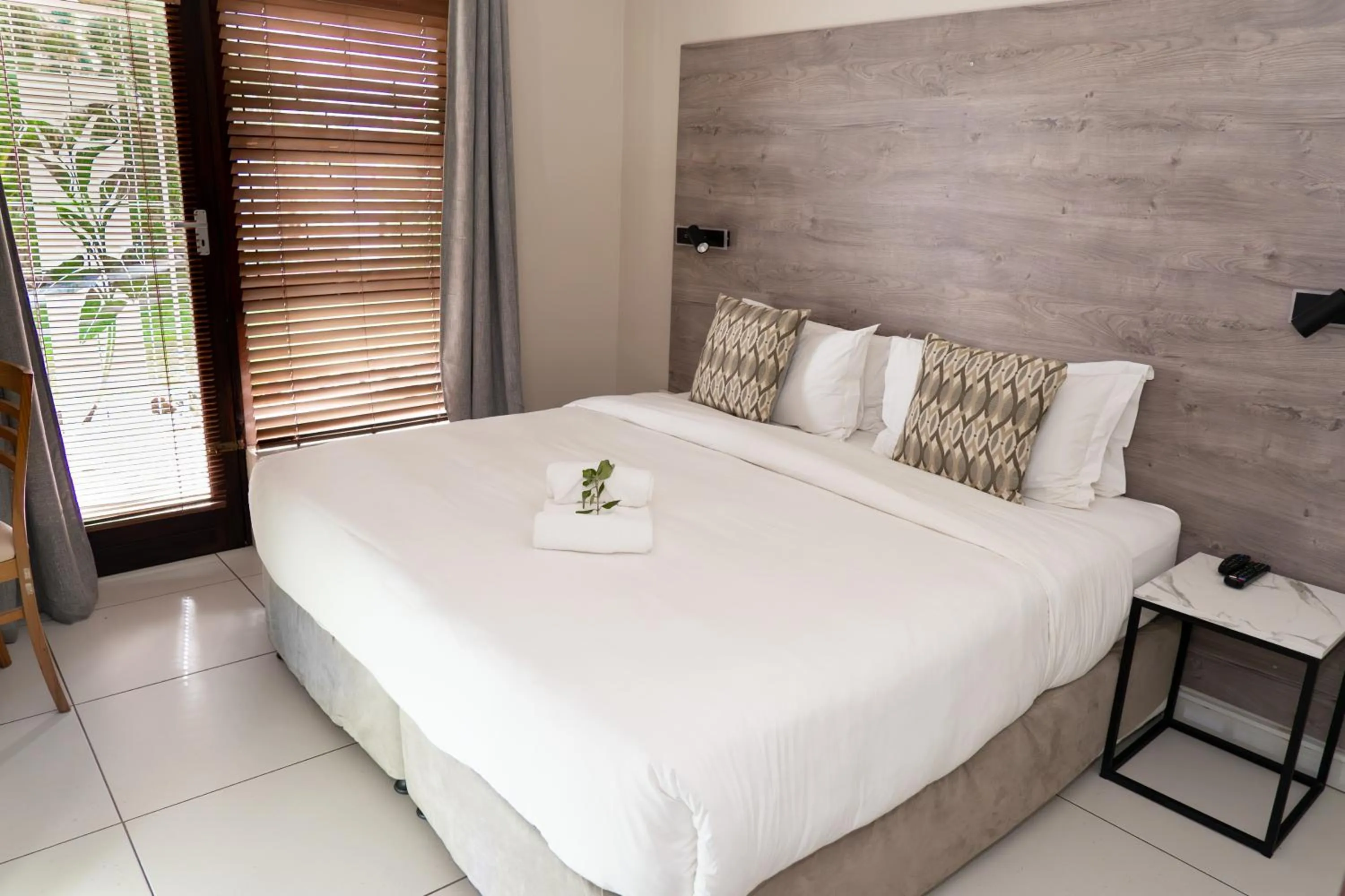 Bedroom, Bed in Woodbridge Lodge