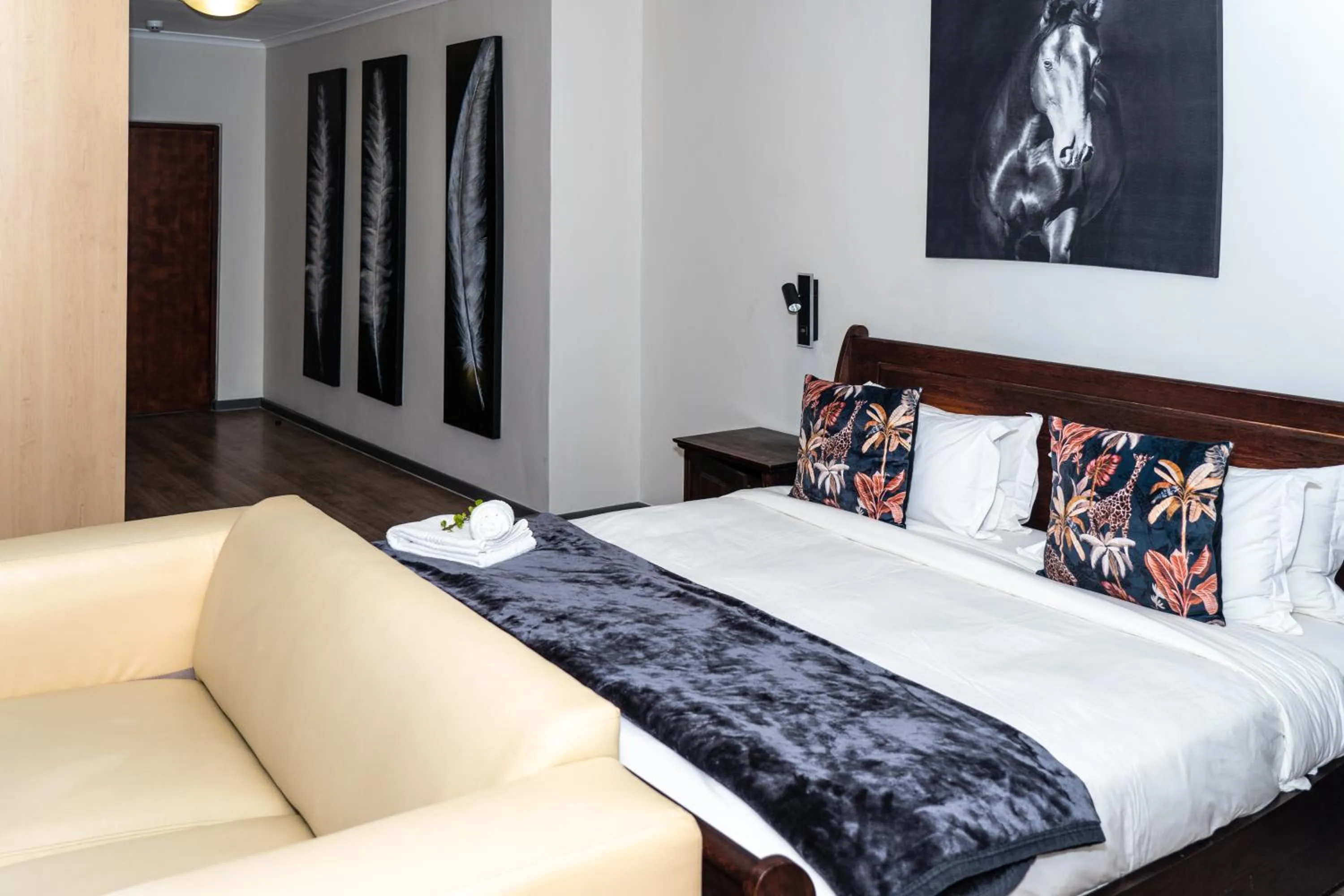 Bedroom, Bed in Woodbridge Lodge