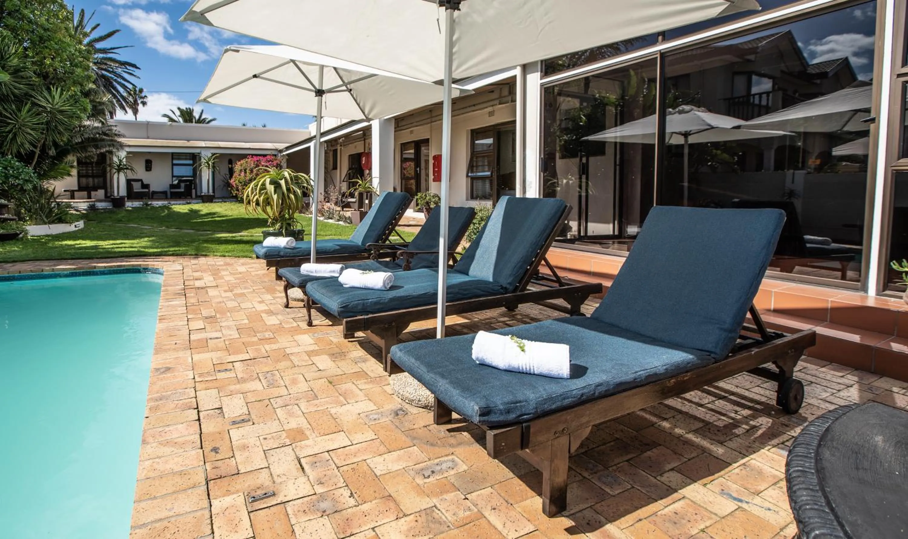 Swimming pool in Woodbridge Lodge